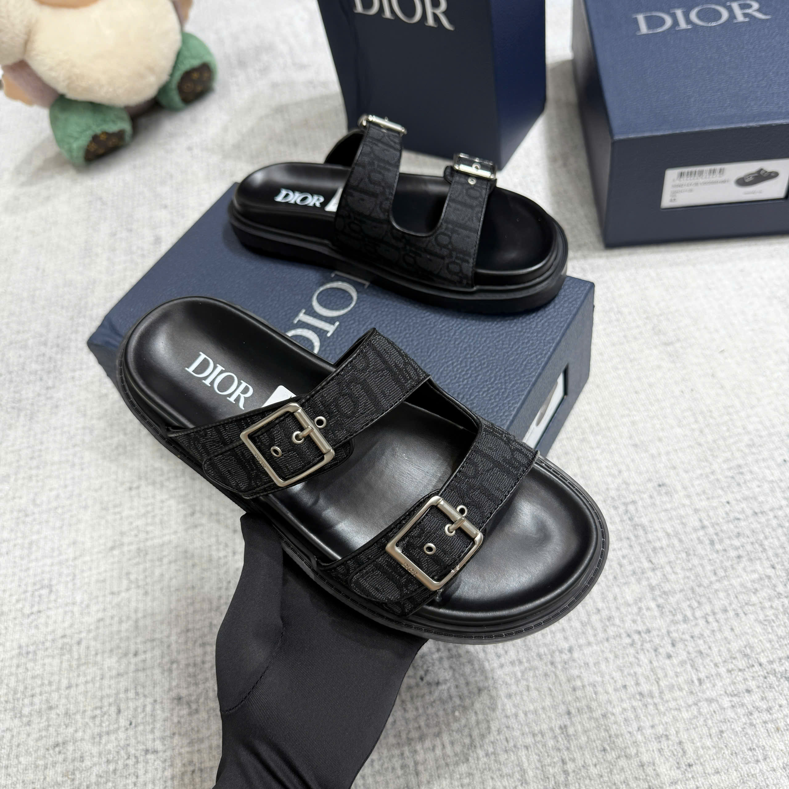 Dép lê quai ngang cài Dior CD họa tiết Like Auth on web fullbox bill thẻ PLD