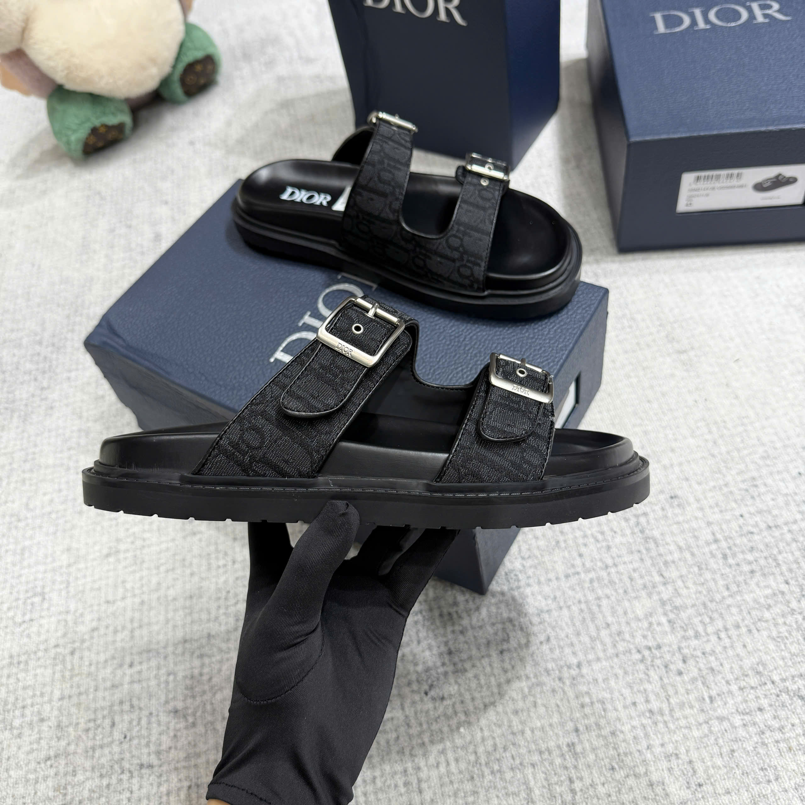 Dép lê quai ngang cài Dior CD họa tiết Like Auth on web fullbox bill thẻ PLD