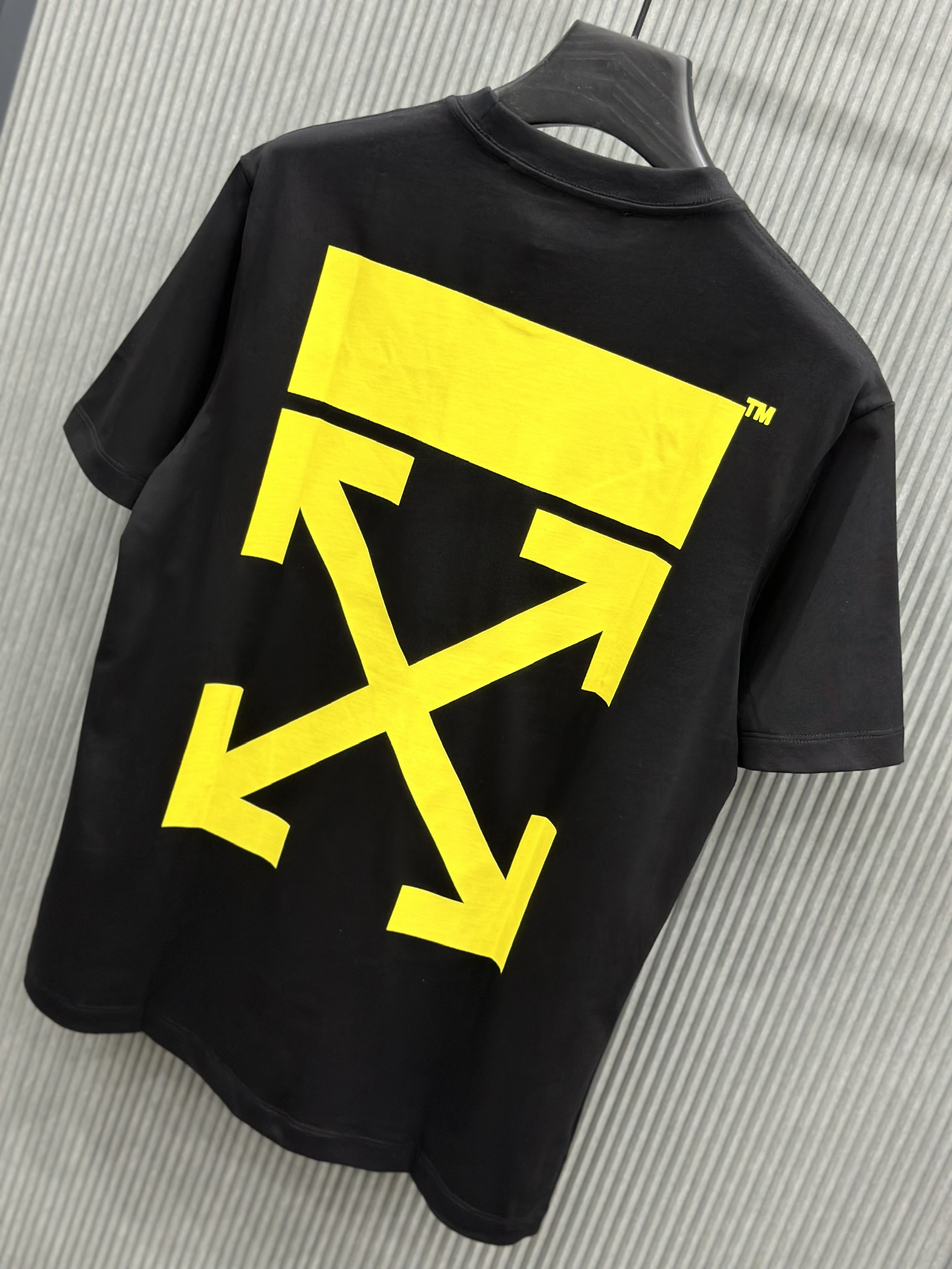 Áo phông T-shirt Off White Đen logo Vàng Like Auth on web VTN