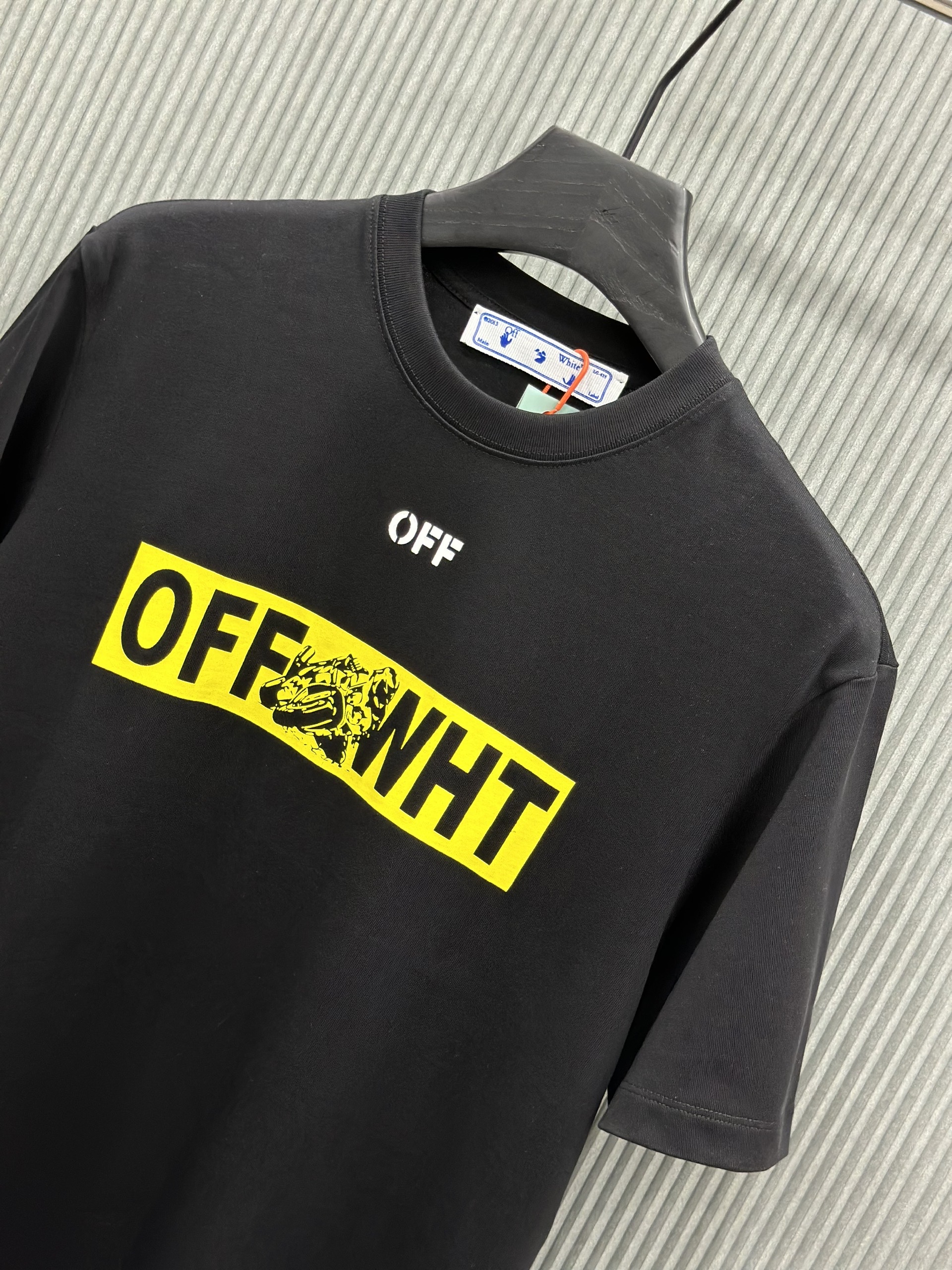 Áo phông T-shirt Off White Đen logo Vàng Like Auth on web VTN