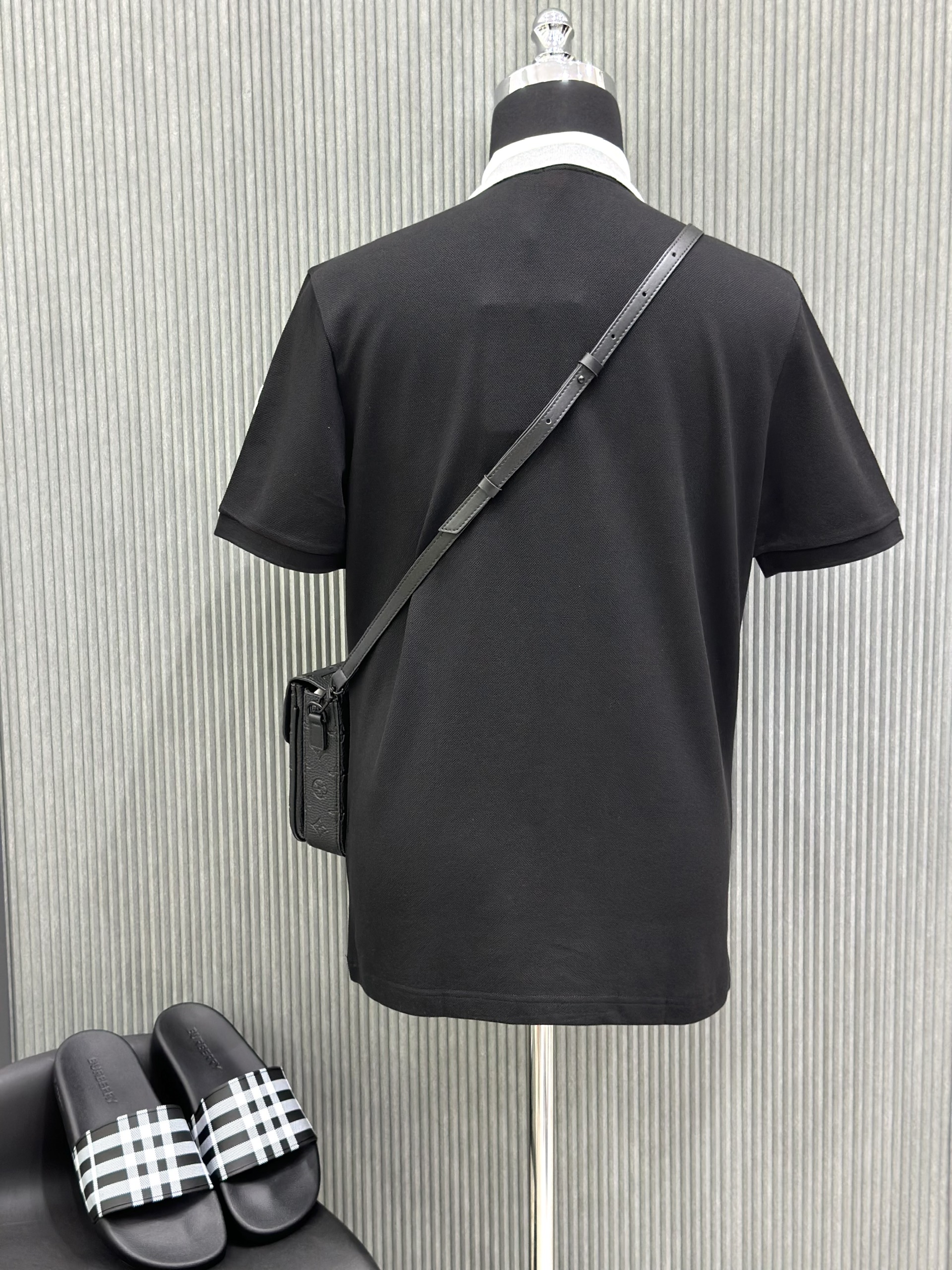 Áo polo Moncler M Đen phối cổ Trắng Xám Like Auth 1-1 on web VTN