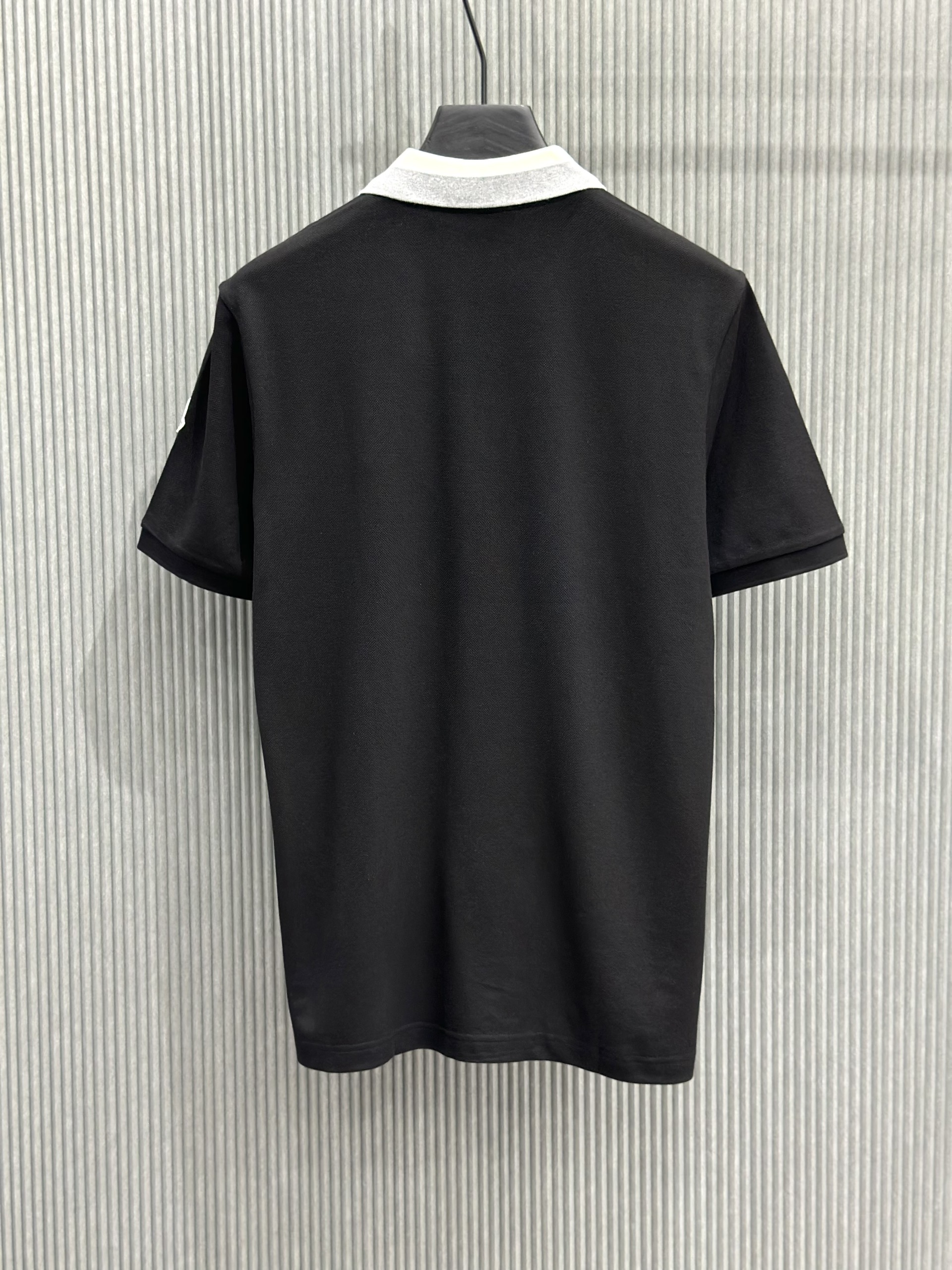 Áo polo Moncler M Đen phối cổ Trắng Xám Like Auth 1-1 on web VTN
