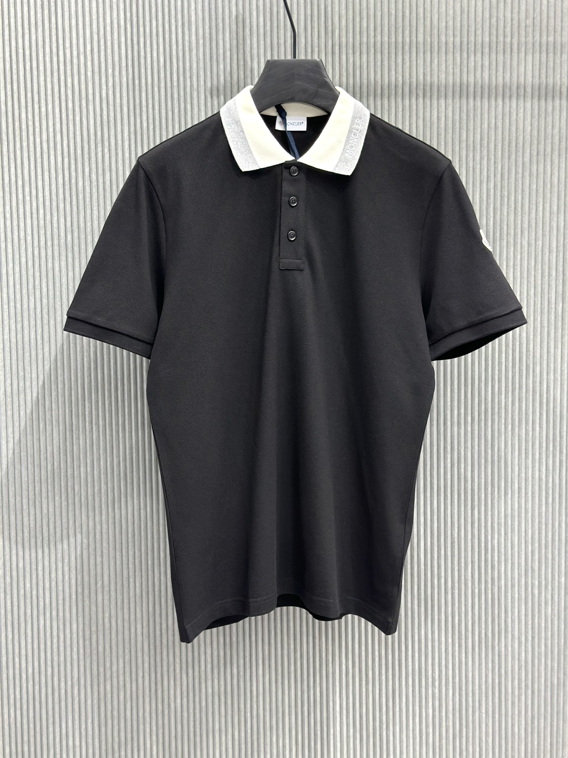 Áo polo Moncler M Đen phối cổ Trắng Xám Like Auth 1-1 on web VTN