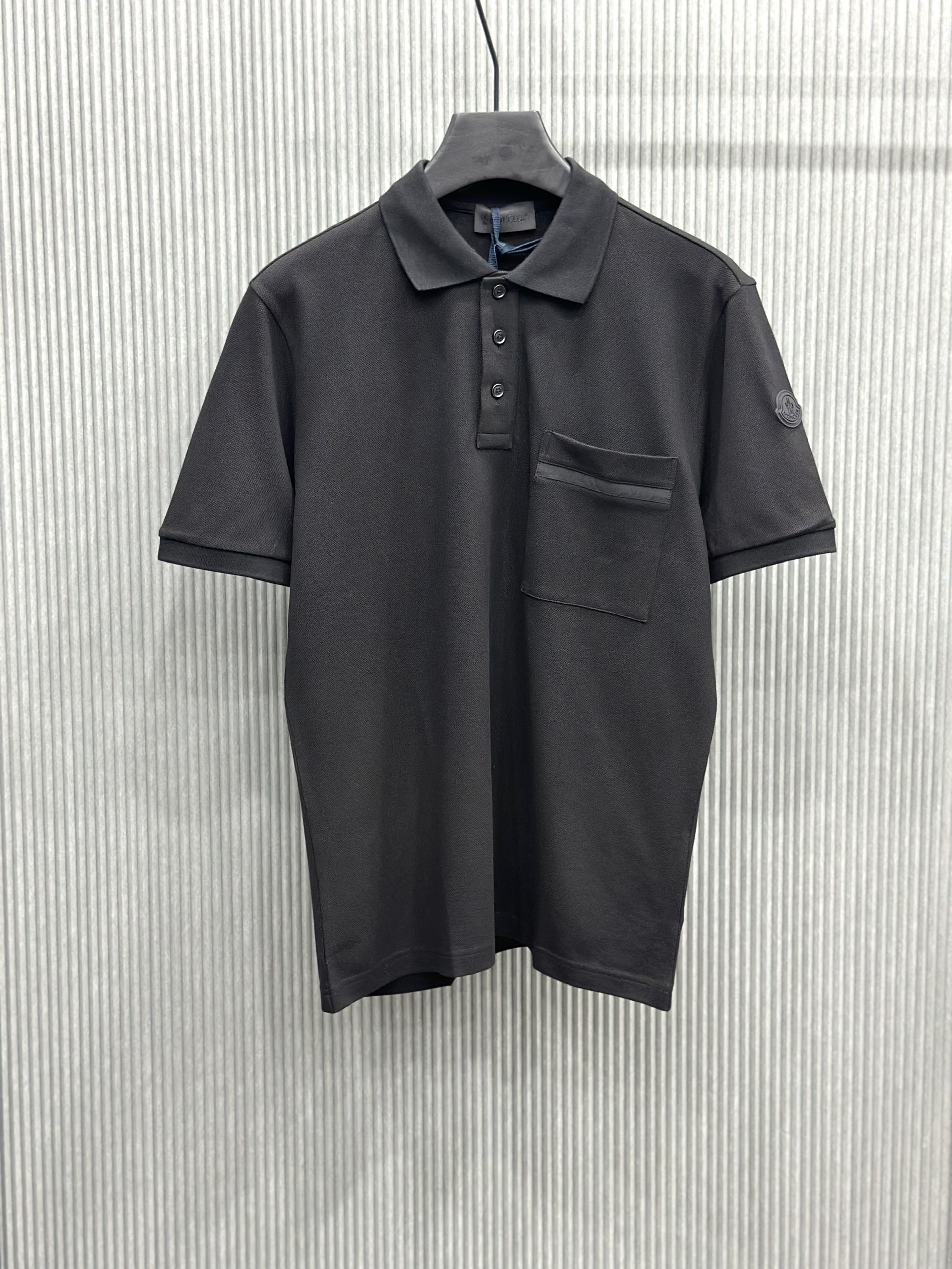 Áo polo Moncler M Đen túi ngực logo tròn thêu tay Like Auth 1-1 on web VTN