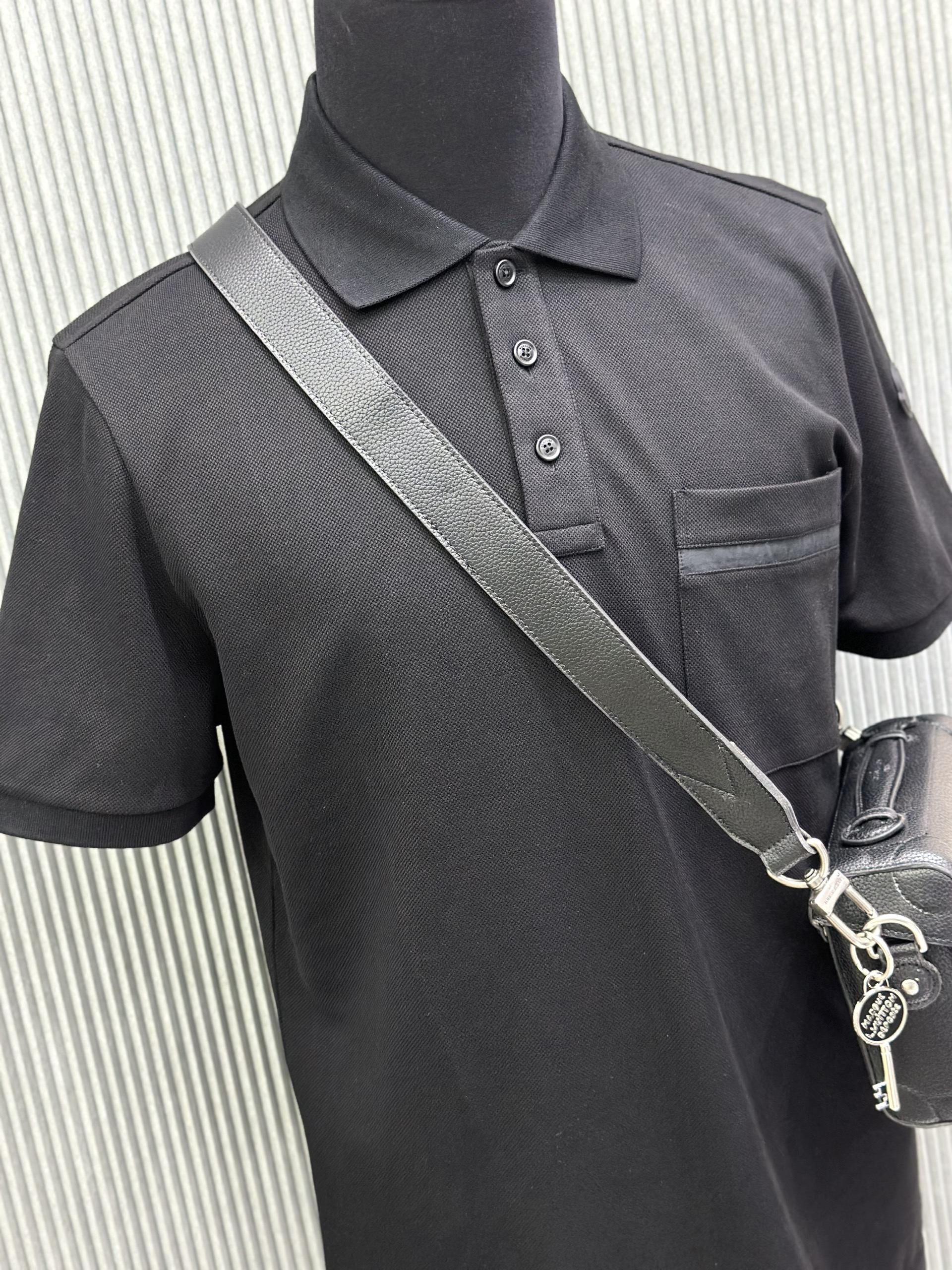 Áo polo Moncler M Đen túi ngực logo tròn thêu tay Like Auth 1-1 on web VTN