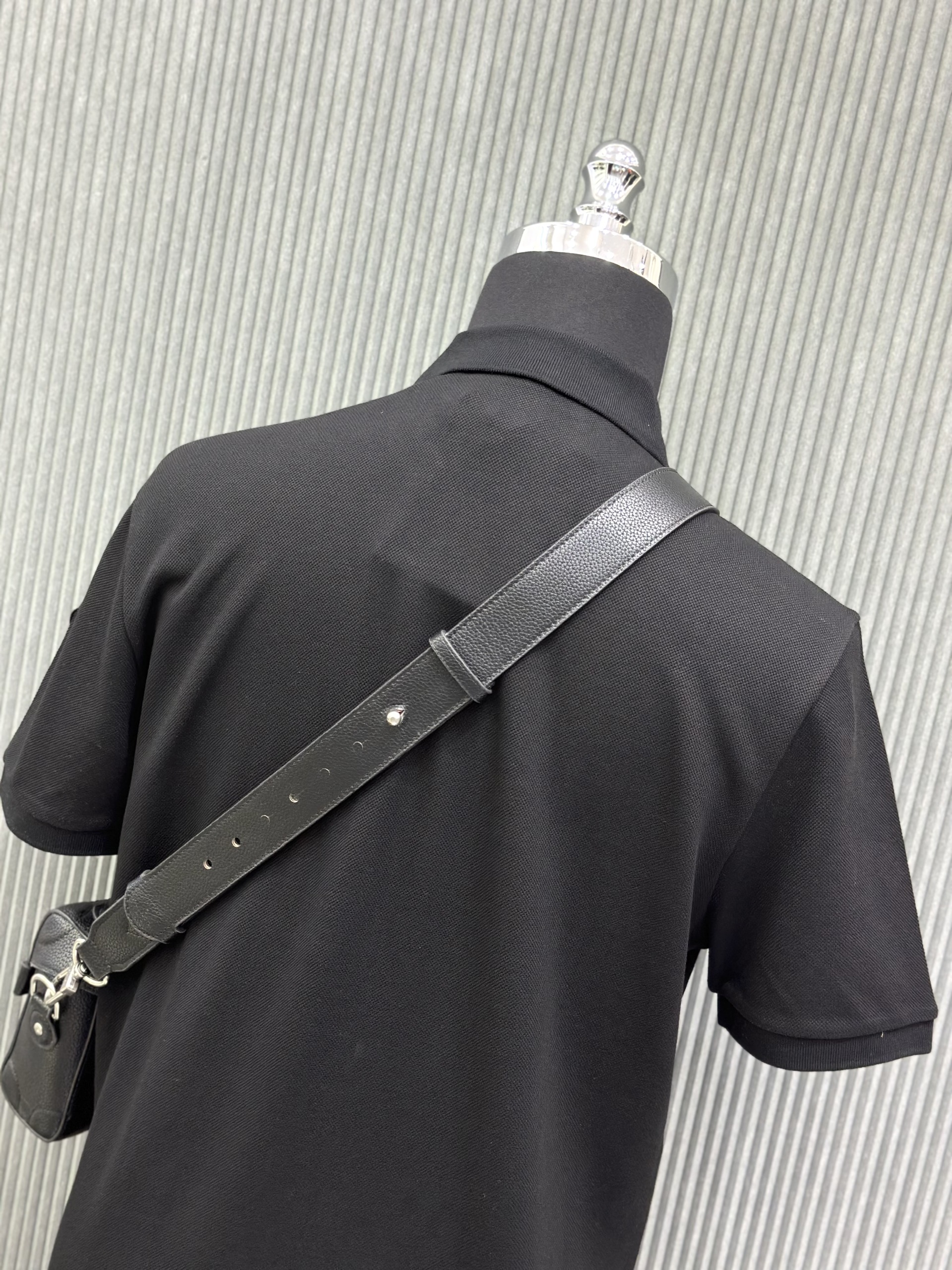 Áo polo Moncler M Đen túi ngực logo tròn thêu tay Like Auth 1-1 on web VTN