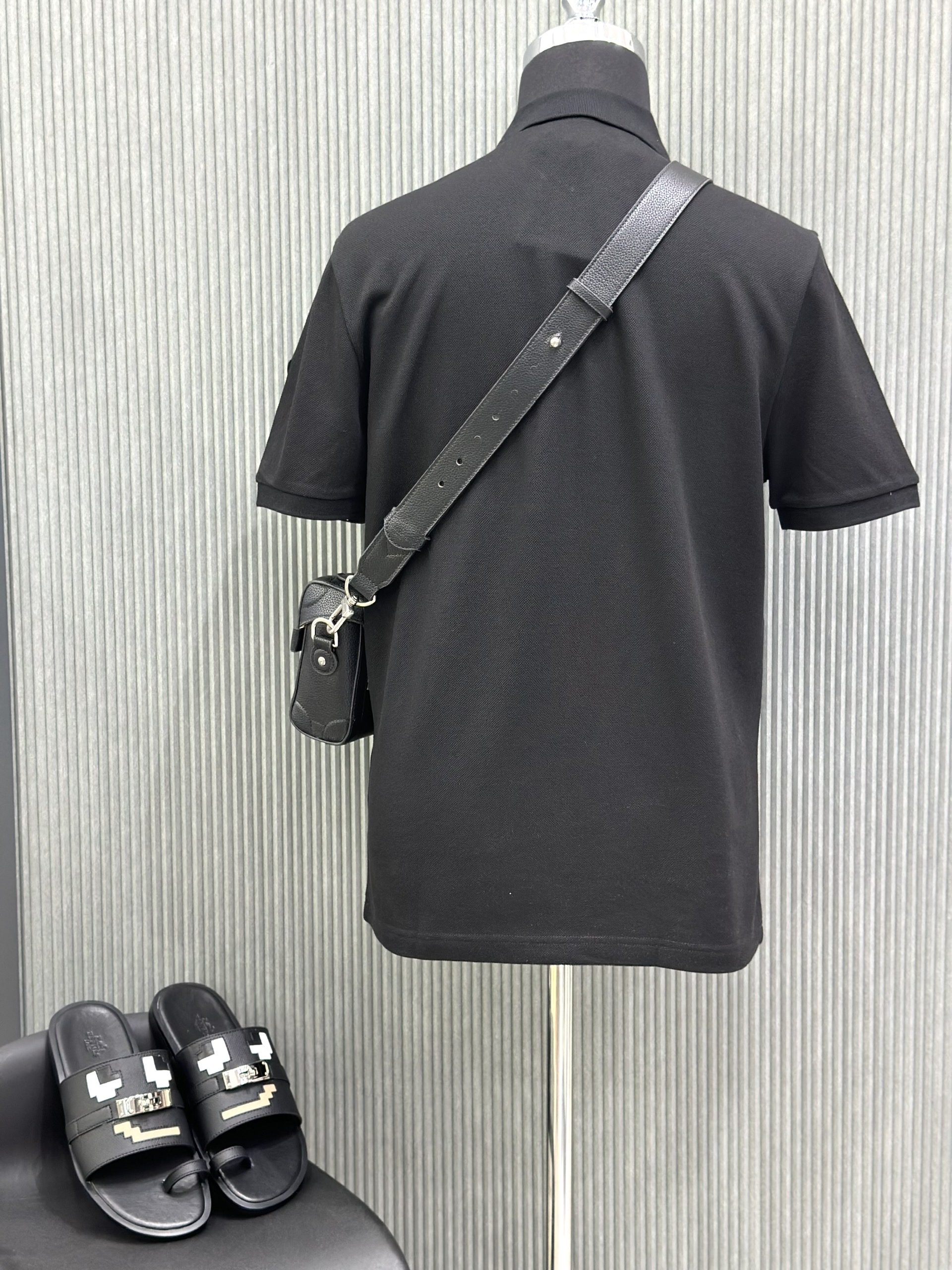 Áo polo Moncler M Đen túi ngực logo tròn thêu tay Like Auth 1-1 on web VTN