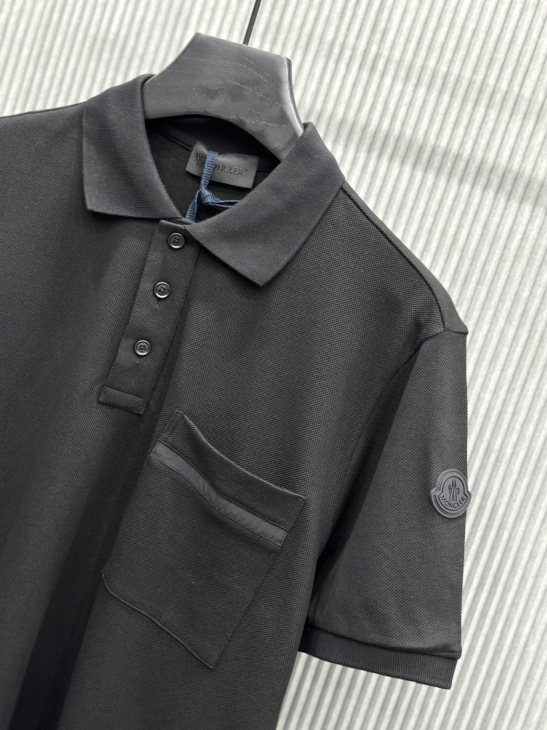 Áo polo Moncler M Đen túi ngực logo tròn thêu tay Like Auth 1-1 on web VTN