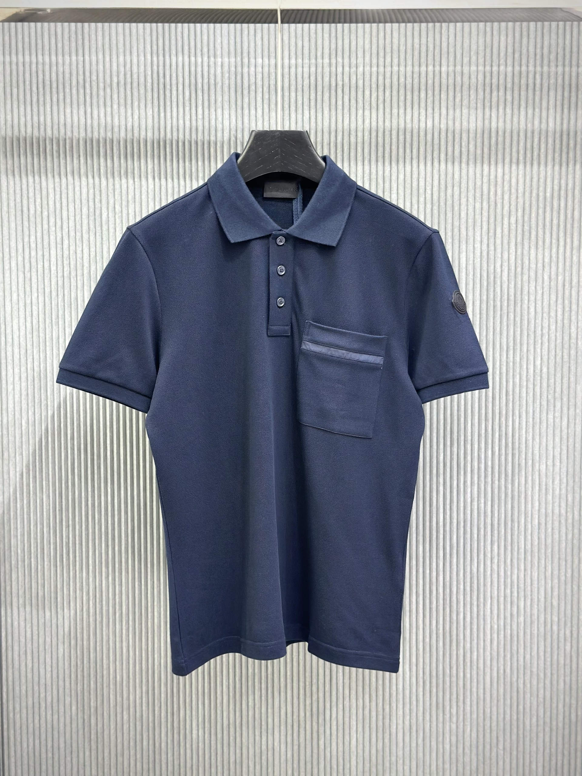Áo polo Moncler M Xanh than túi ngực logo tròn thêu tay Like Auth 1-1 on web VTN