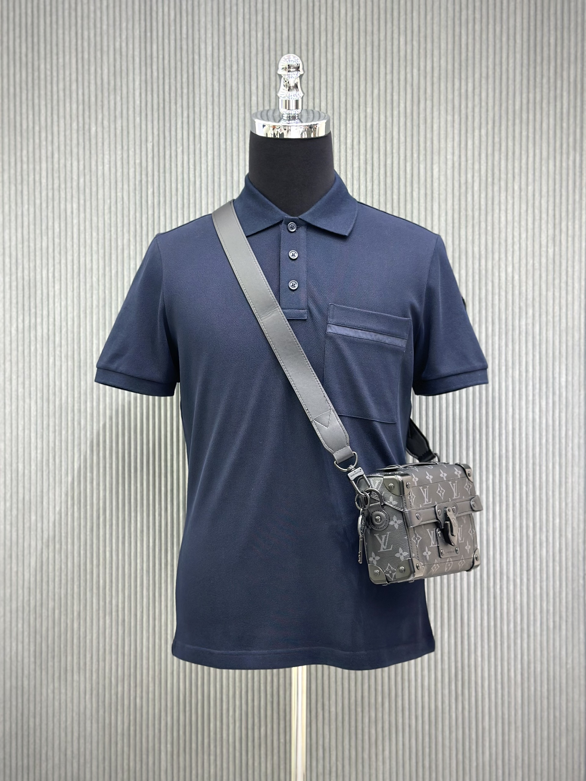 Áo polo Moncler M Xanh than túi ngực logo tròn thêu tay Like Auth 1-1 on web VTN