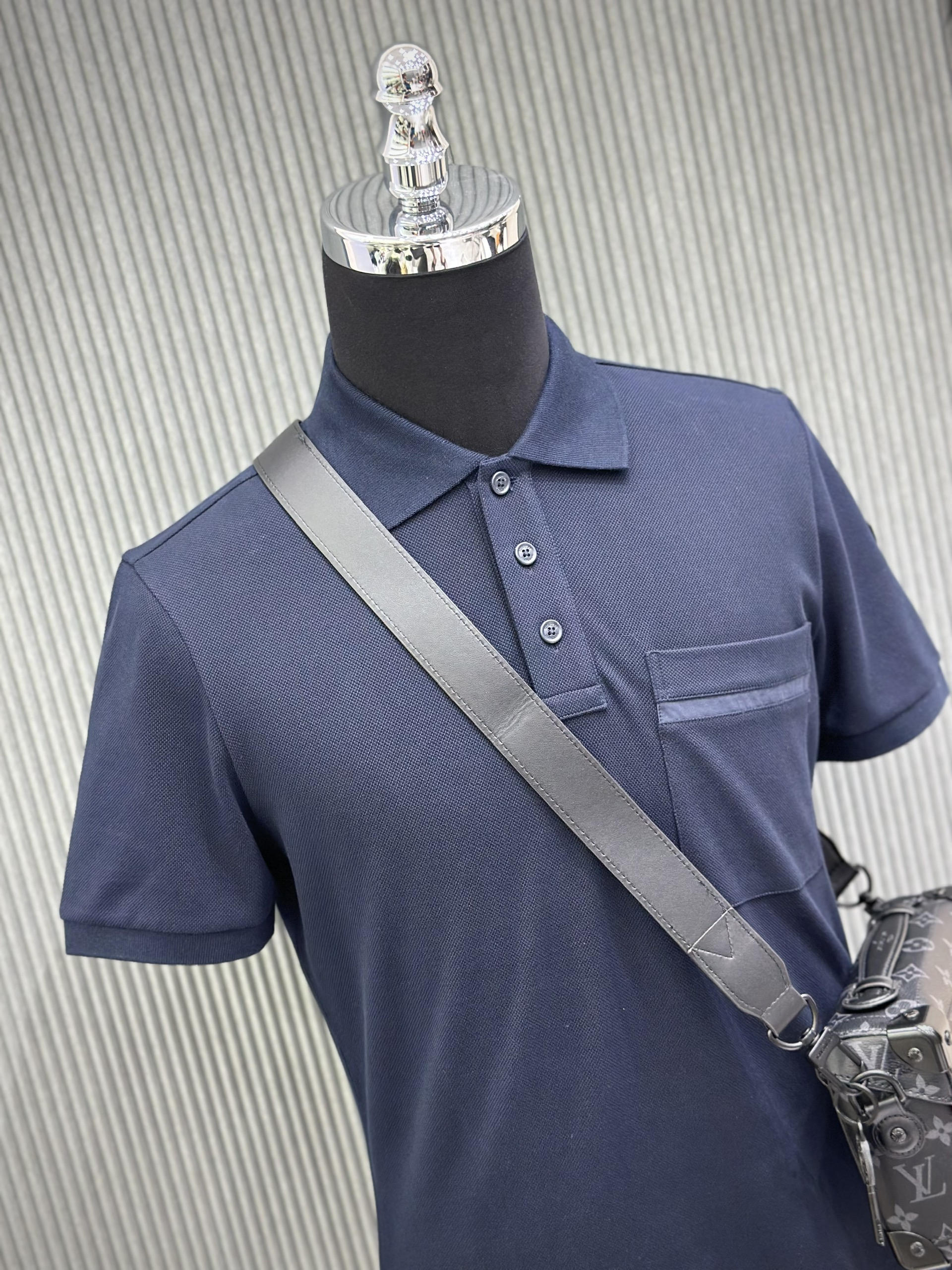 Áo polo Moncler M Xanh than túi ngực logo tròn thêu tay Like Auth 1-1 on web VTN