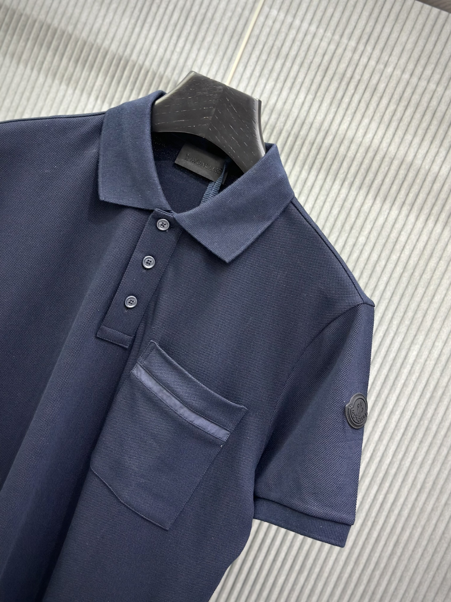 Áo polo Moncler M Xanh than túi ngực logo tròn thêu tay Like Auth 1-1 on web VTN