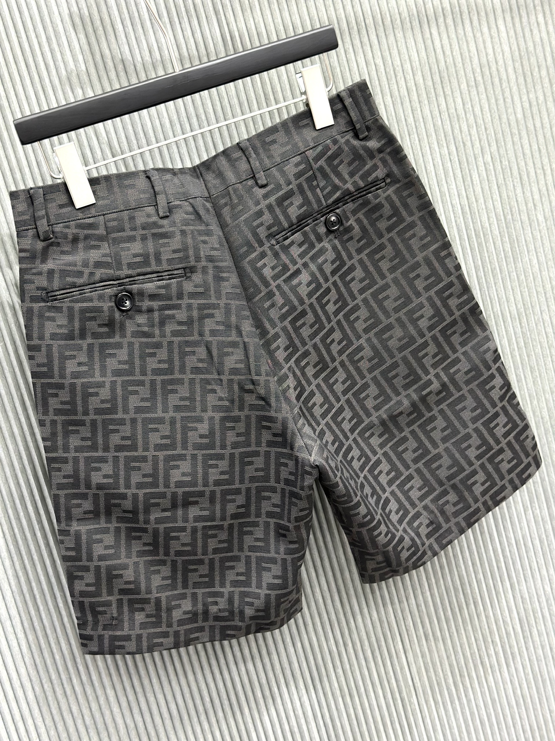 Quần short vải Fendi FF Đen họa tiết logo full Like Auth 1-1 on web VTN