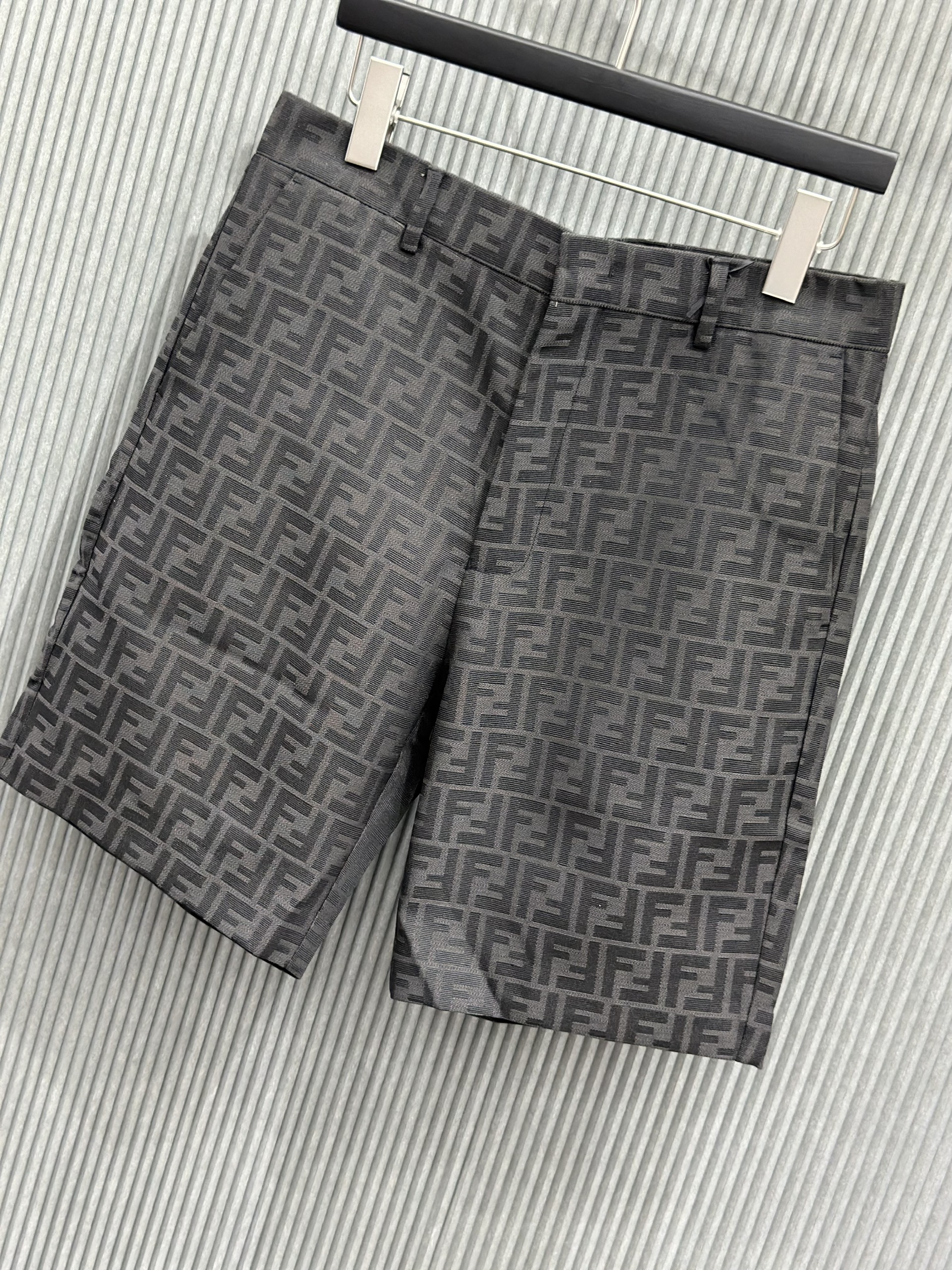 Quần short vải Fendi FF Đen họa tiết logo full Like Auth 1-1 on web VTN