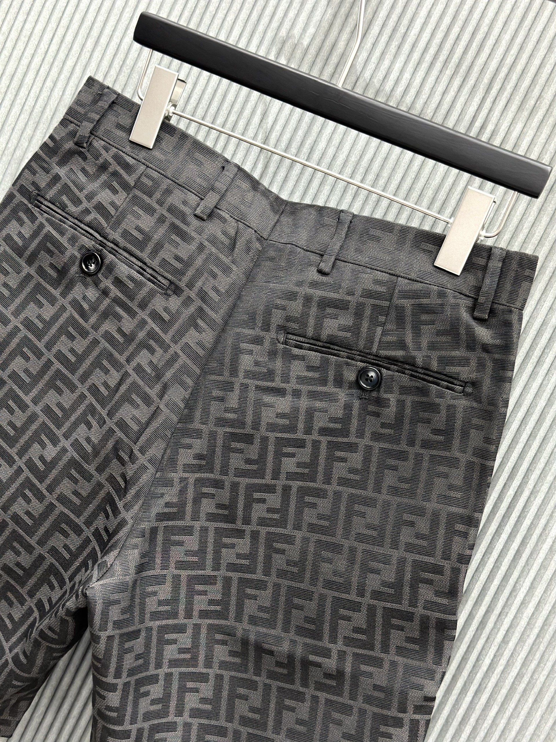 Quần short vải Fendi FF Đen họa tiết logo full Like Auth 1-1 on web VTN