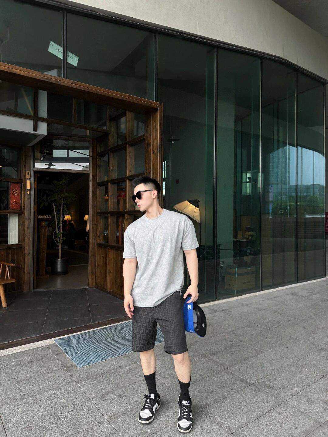 Quần short vải Fendi FF Đen họa tiết logo full Like Auth 1-1 on web VTN