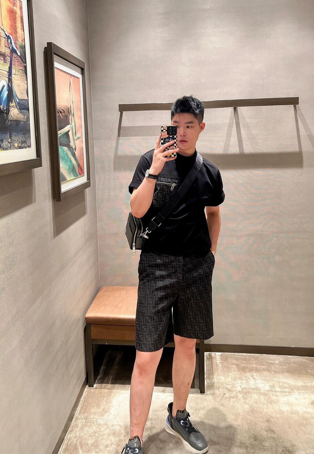 Quần short vải Fendi FF Đen họa tiết logo full Like Auth 1-1 on web VTN