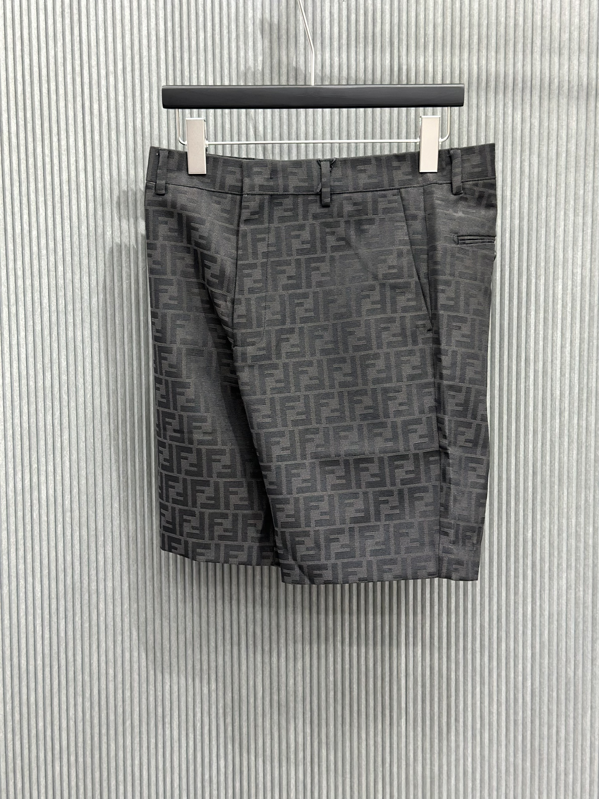 Quần short vải Fendi FF Đen họa tiết logo full Like Auth 1-1 on web VTN