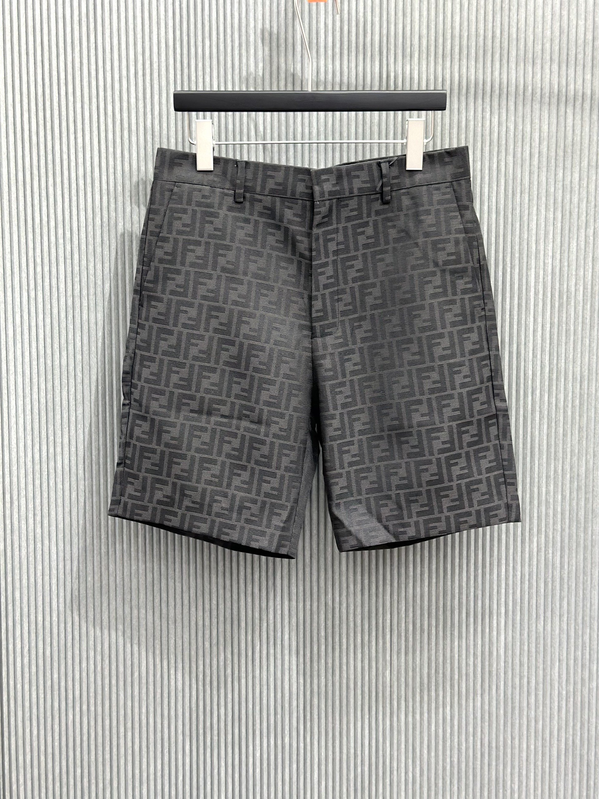 Quần short vải Fendi FF Đen họa tiết logo full Like Auth 1-1 on web VTN