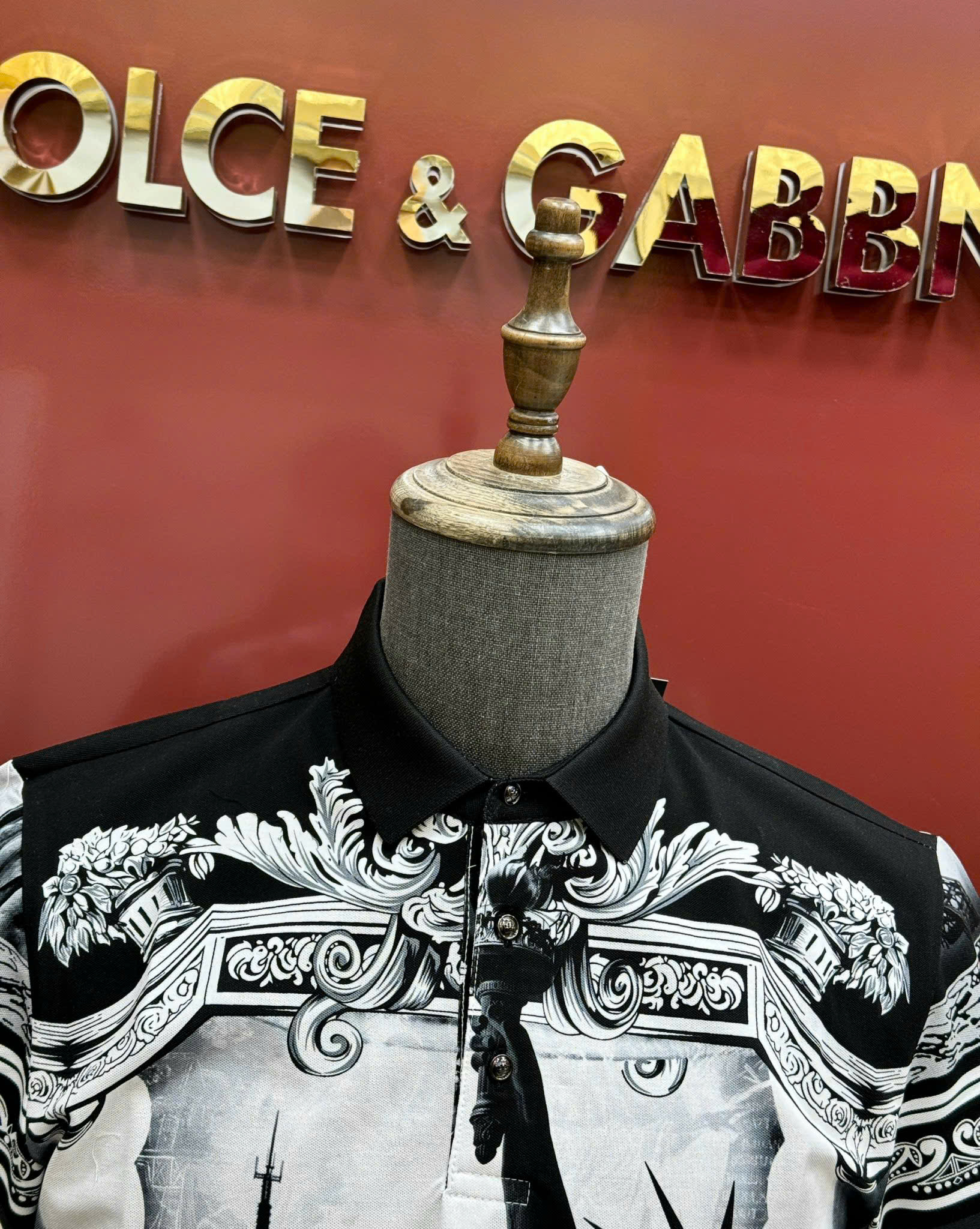 Áo polo Dolce Gabbana DG Đen phối Trắng họa tiết nữ thần Like Auth 1-1 on web CD