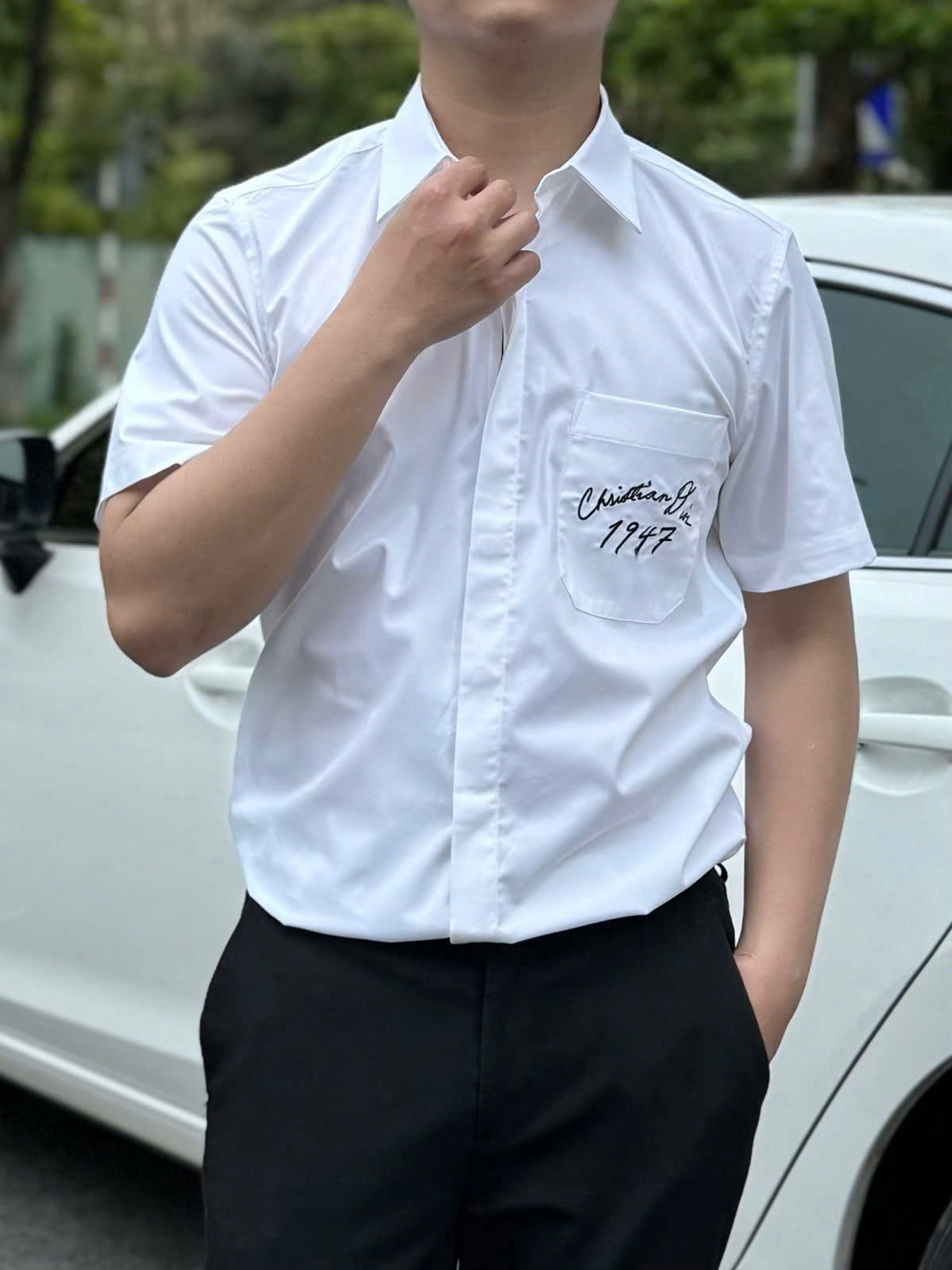Áo sơ mi cộc tay Dior CD Trắng logo chữ thêu túi ngực Like Auth on web MK