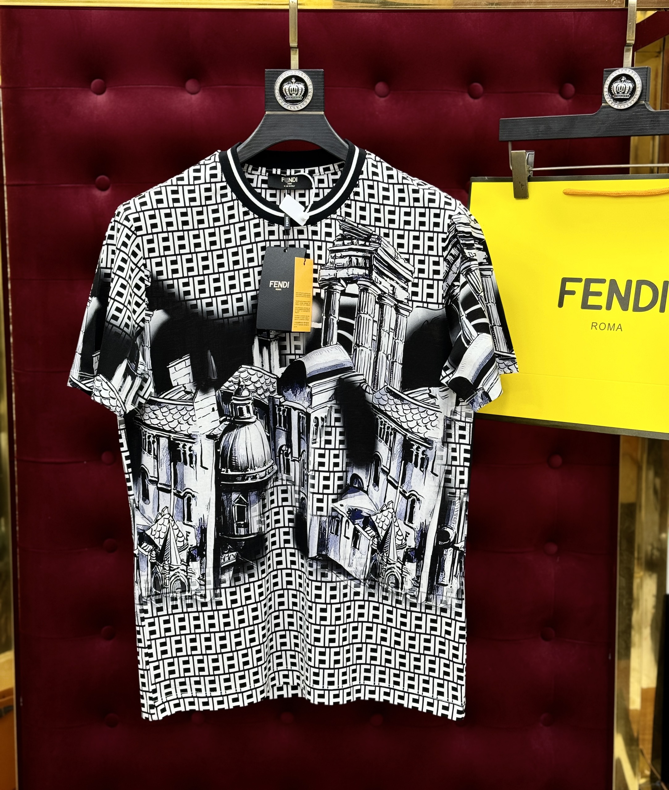 Áo phông T-shirt Fendi FF họa tiết logo Đen Trắng Like Auth on web CD