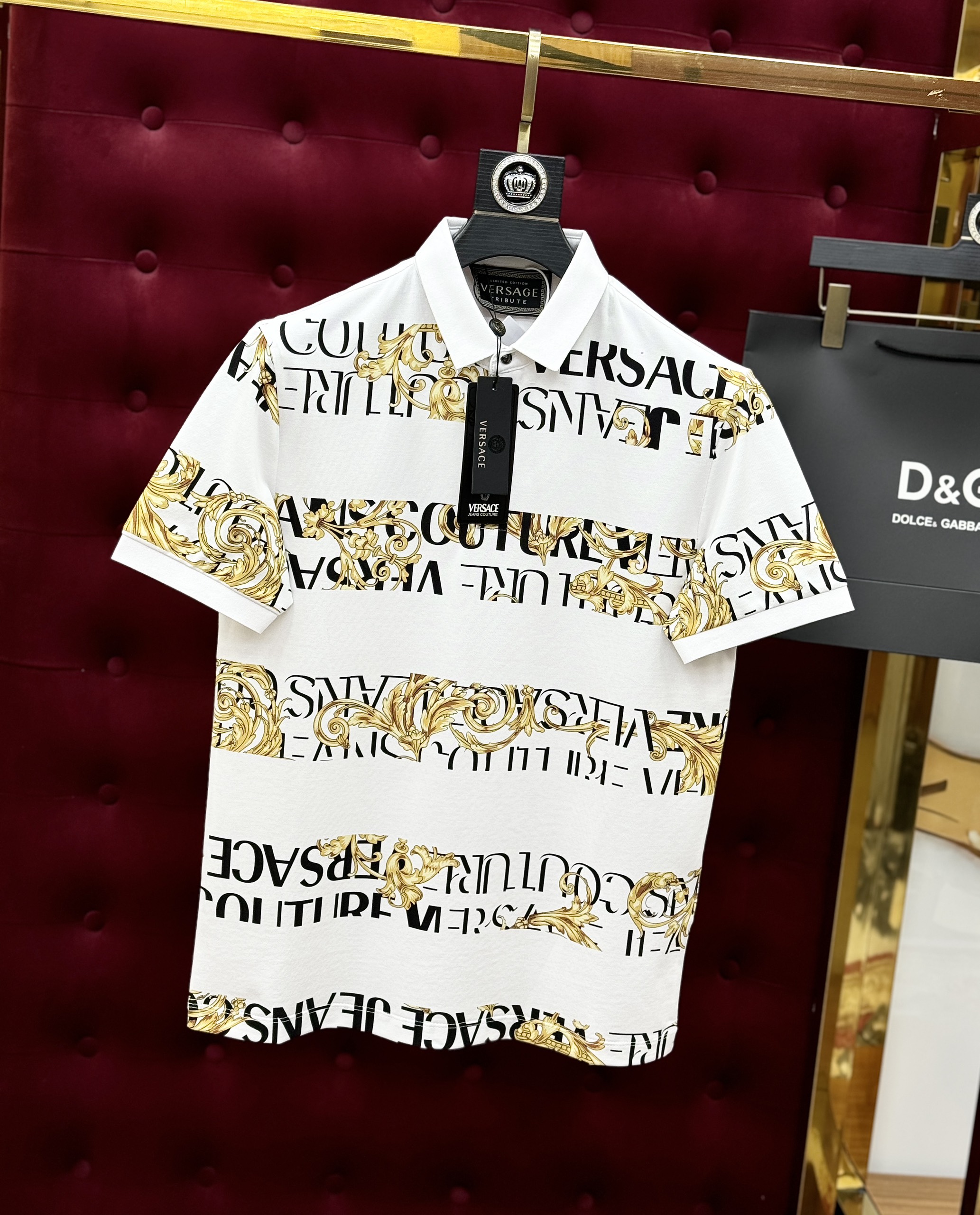 Áo polo Versace VS họa tiết logo chữ lồng hoa văn Vàng Like Auth 1-1 on web CD