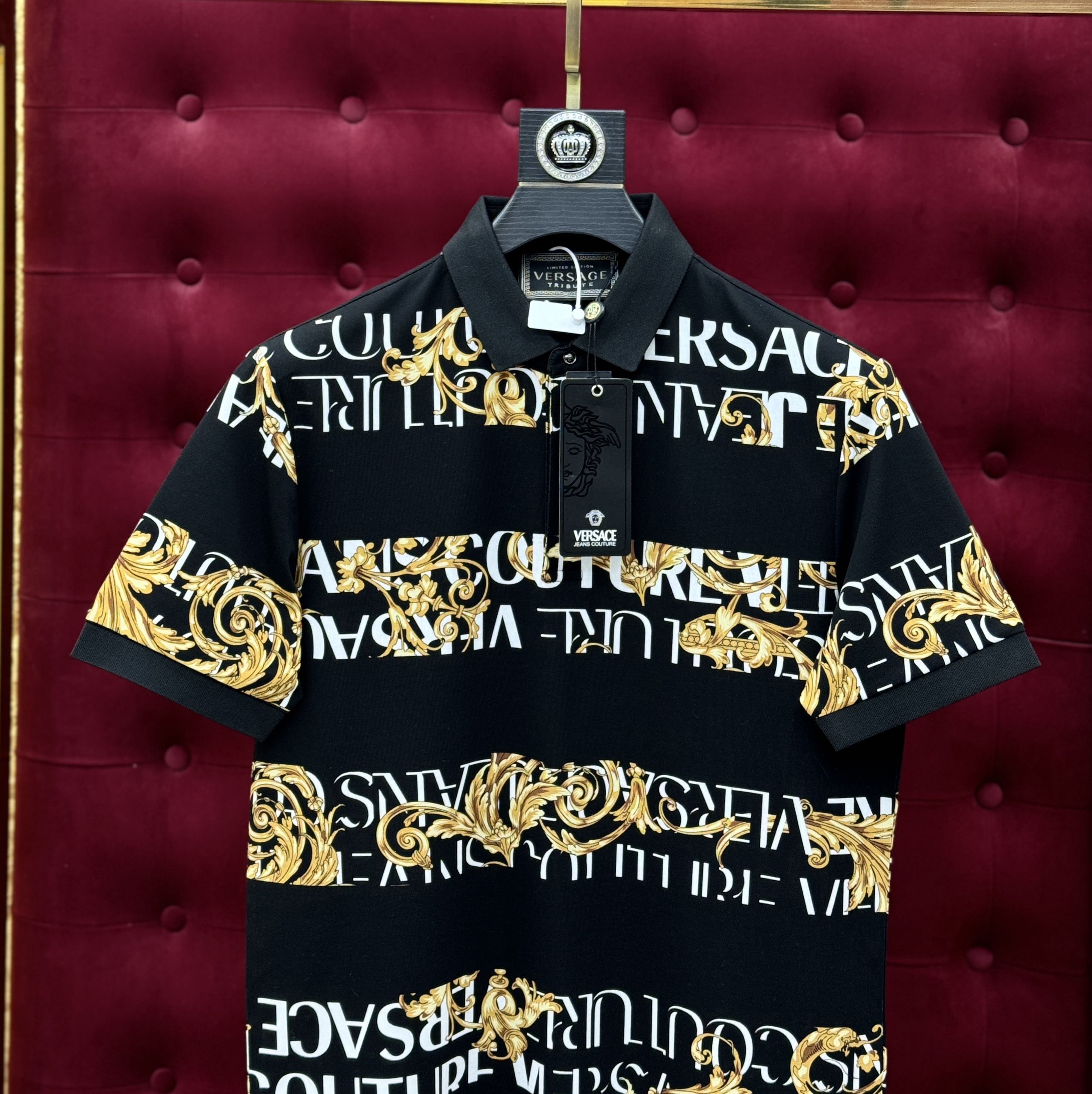 Áo polo Versace VS họa tiết logo chữ lồng hoa văn Vàng Like Auth 1-1 on web CD