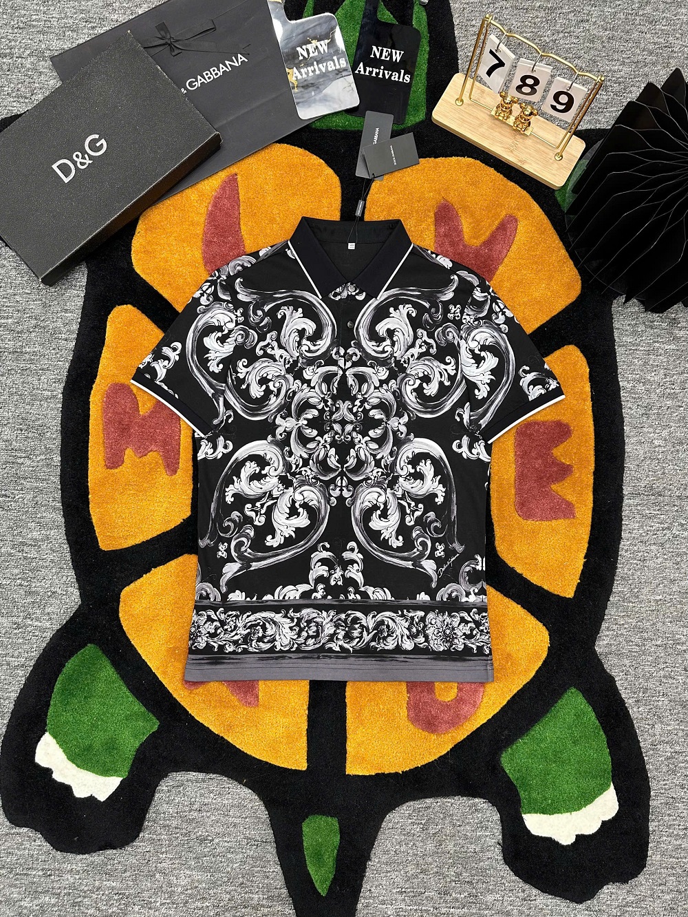Áo polo Versace VS Đen họa tiết hoa văn Trắng full Like Auth 1-1 on web MK