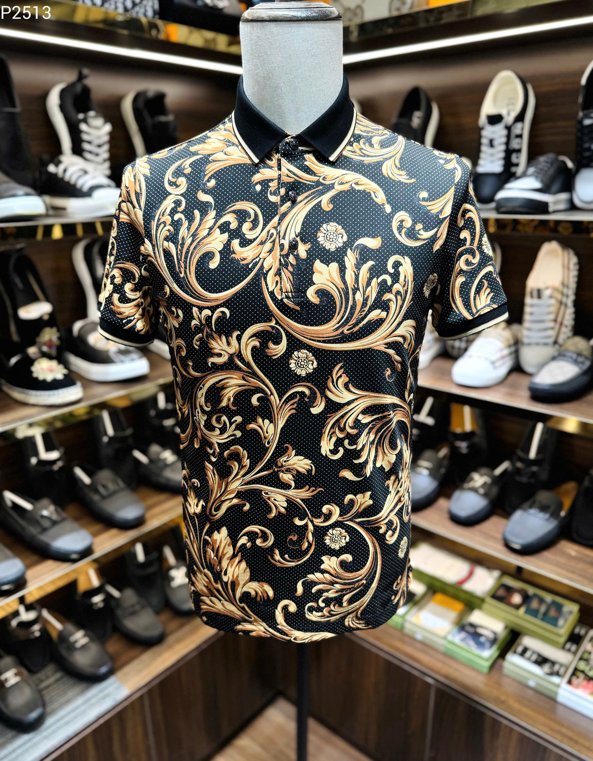 Áo polo Versace VS Đen họa tiết hoa văn Vàng full Like Auth 1-1 on web MK