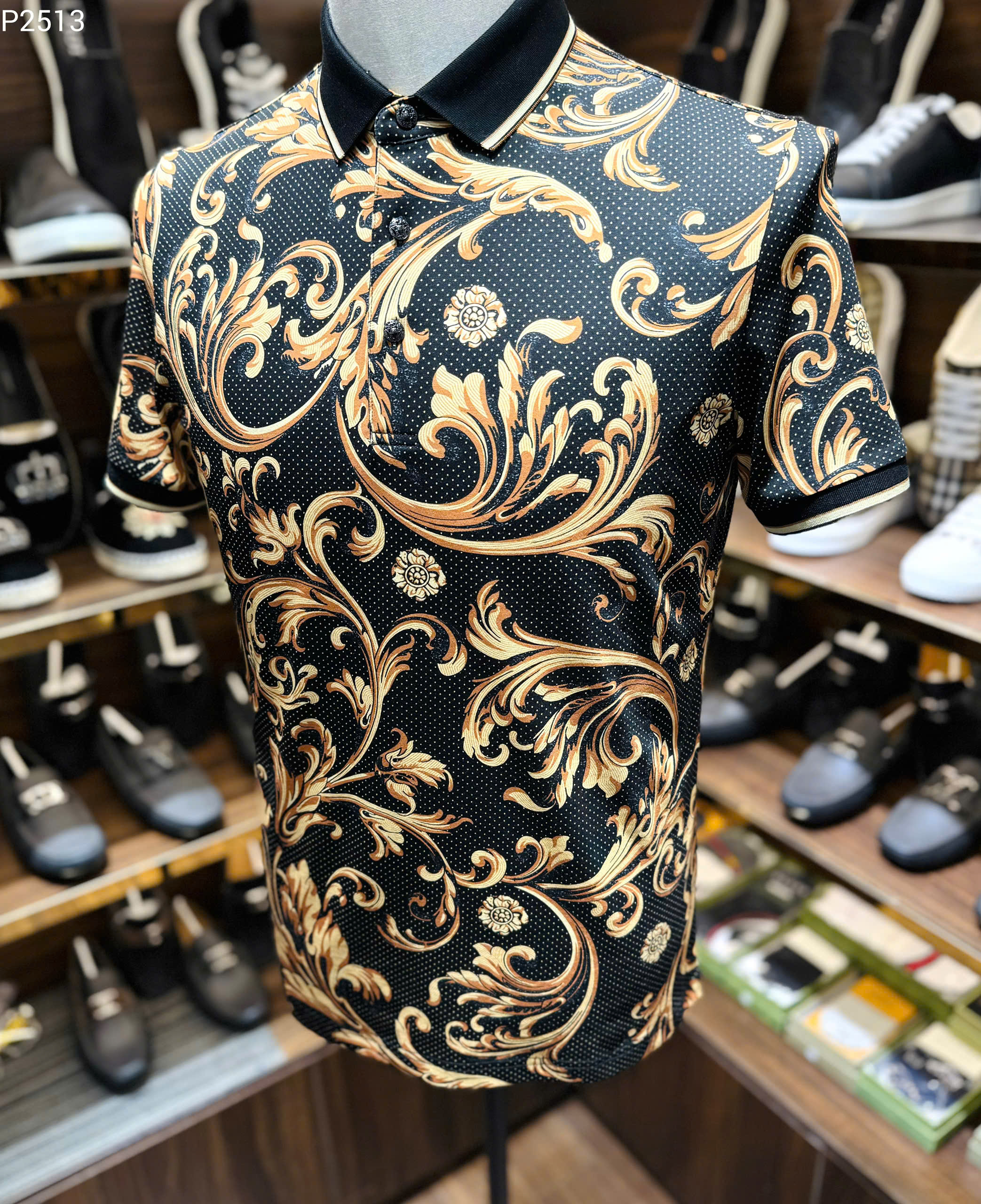 Áo polo Versace VS Đen họa tiết hoa văn Vàng full Like Auth 1-1 on web MK