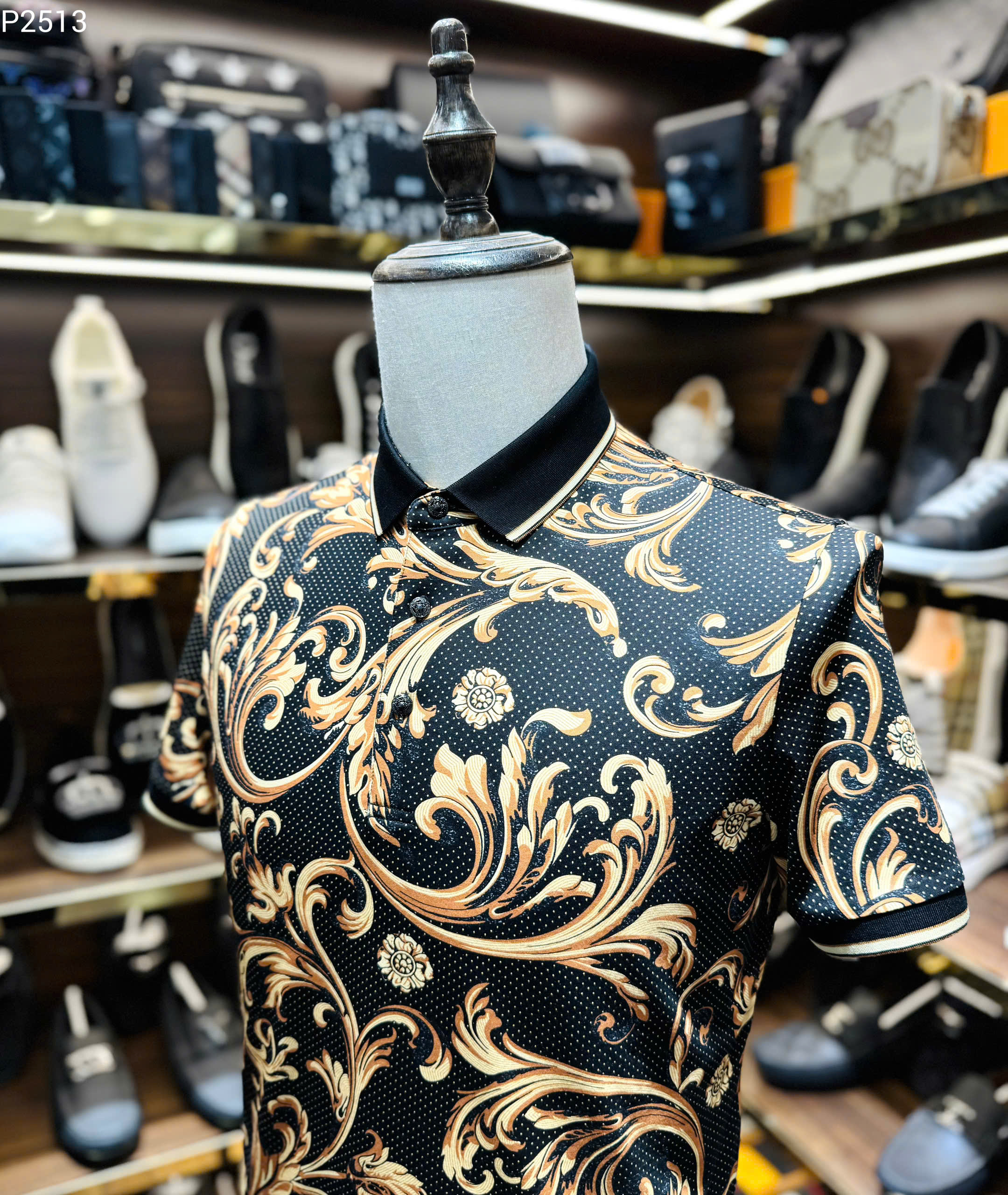 Áo polo Versace VS Đen họa tiết hoa văn Vàng full Like Auth 1-1 on web MK