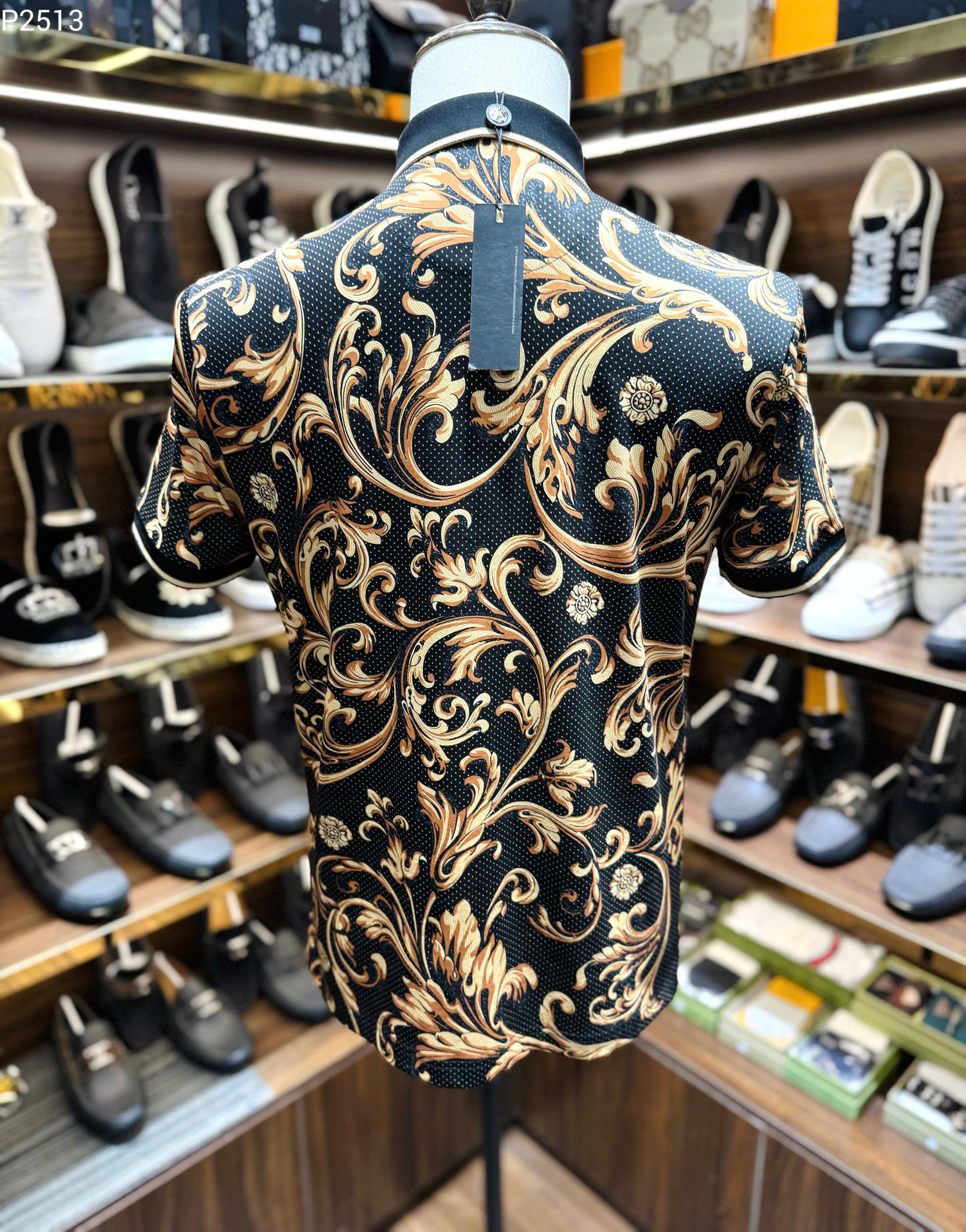 Áo polo Versace VS Đen họa tiết hoa văn Vàng full Like Auth 1-1 on web MK