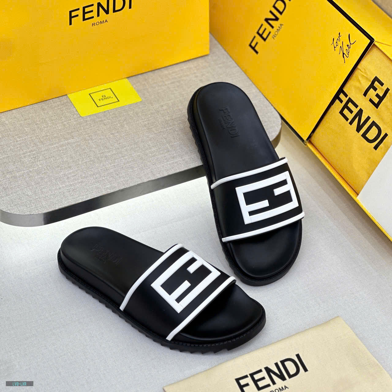 Dép lê quai ngang Fendi FF Đen logo chữ viền Trắng nổi Like Auth on web fullbox bill thẻ LVQ