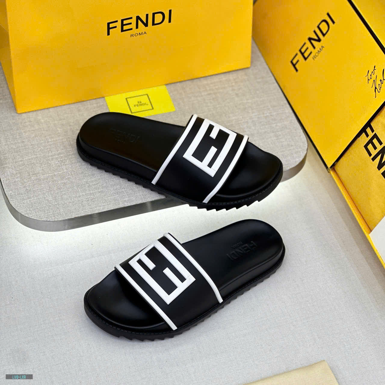 Dép lê quai ngang Fendi FF Đen logo chữ viền Trắng nổi Like Auth on web fullbox bill thẻ LVQ