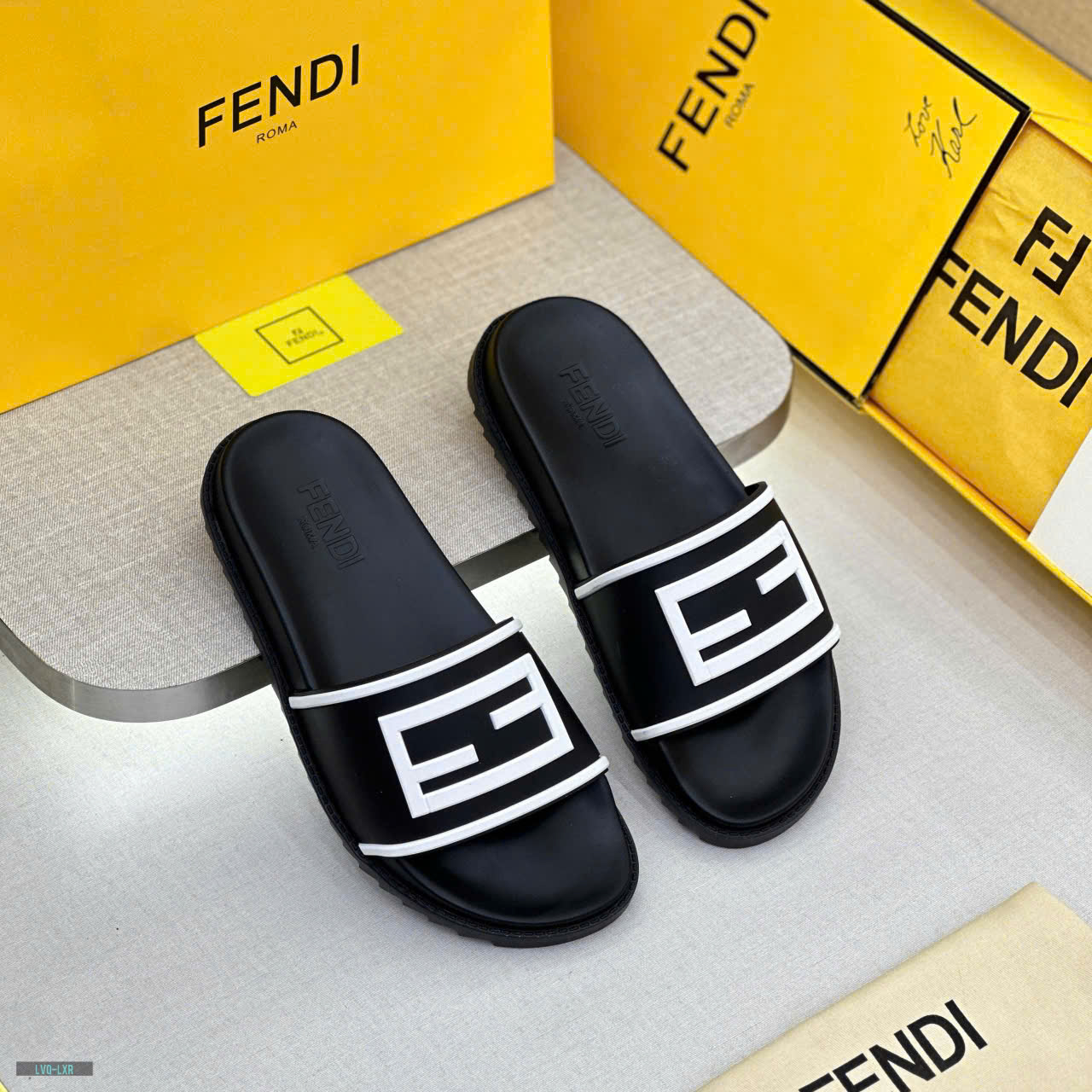 Dép lê quai ngang Fendi FF Đen logo chữ viền Trắng nổi Like Auth on web fullbox bill thẻ LVQ