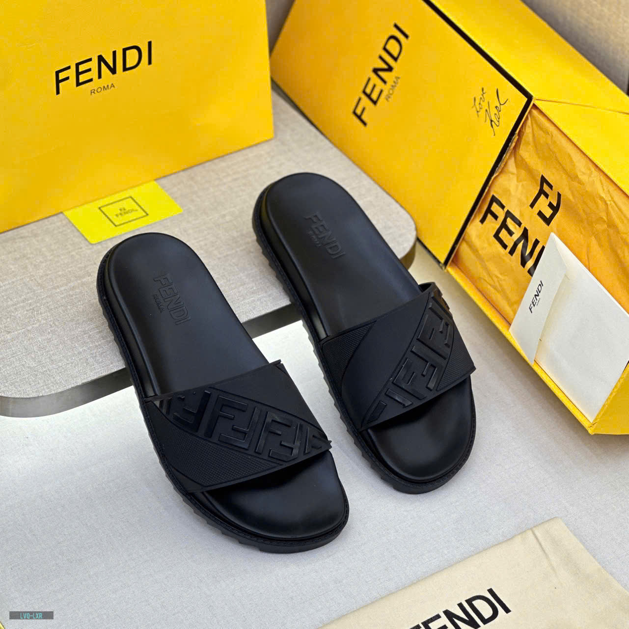 Dép lê quai ngang Fendi FF Đen logo chữ nổi chéo Like Auth on web fullbox bill thẻ LVQ