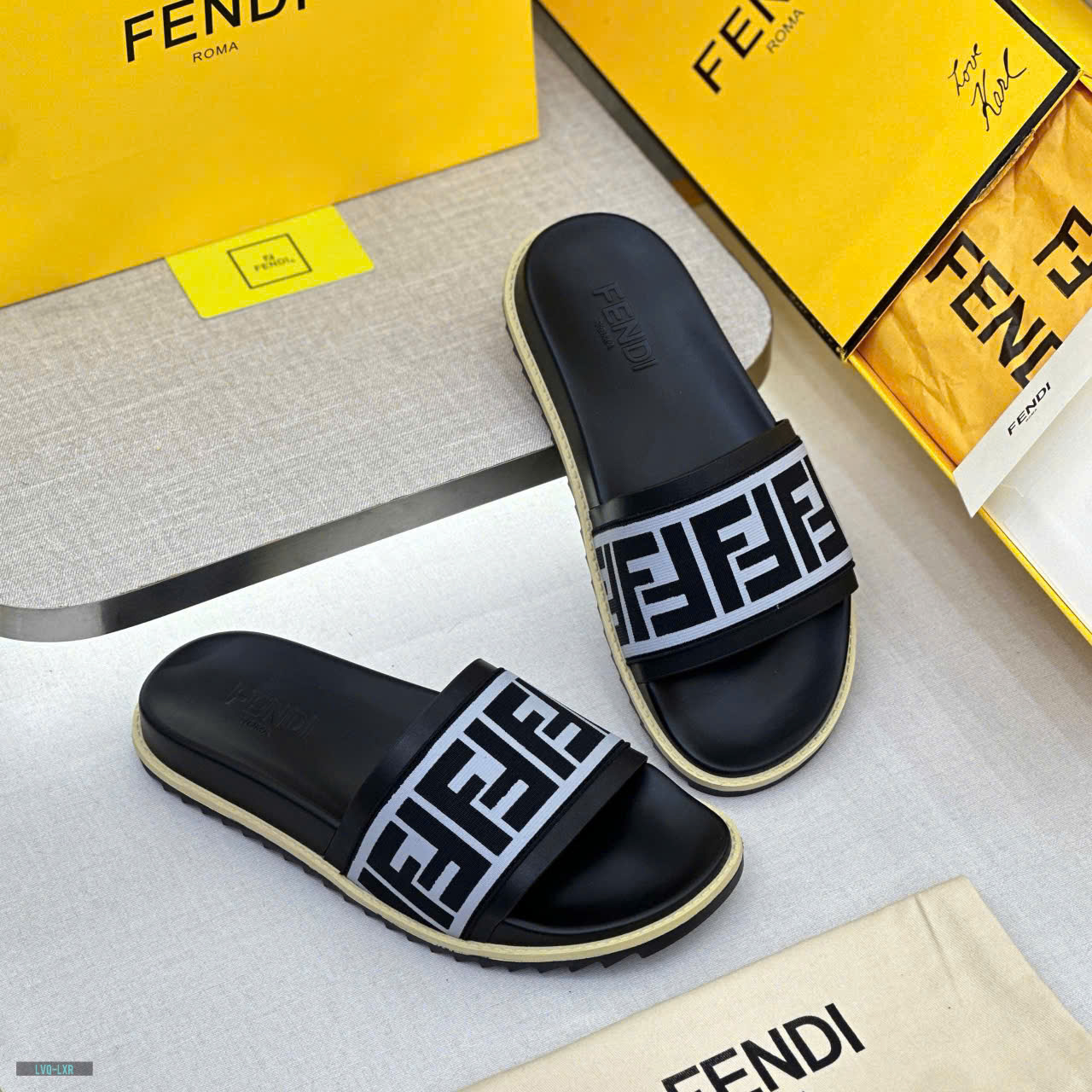 Dép lê quai ngang Fendi FF Đen logo chữ tag vải Like Auth on web fullbox bill thẻ LVQ