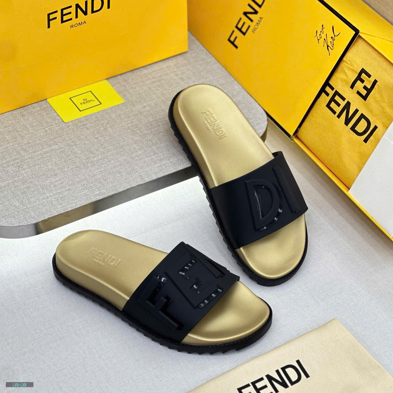 Dép lê quai ngang Fendi FF Đen logo chữ nổi đế Vàng Like Auth on web fullbox bill thẻ LVQ