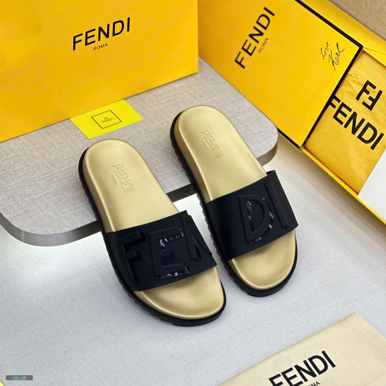 Dép lê quai ngang Fendi FF Đen logo chữ nổi đế Vàng Like Auth on web fullbox bill thẻ LVQ