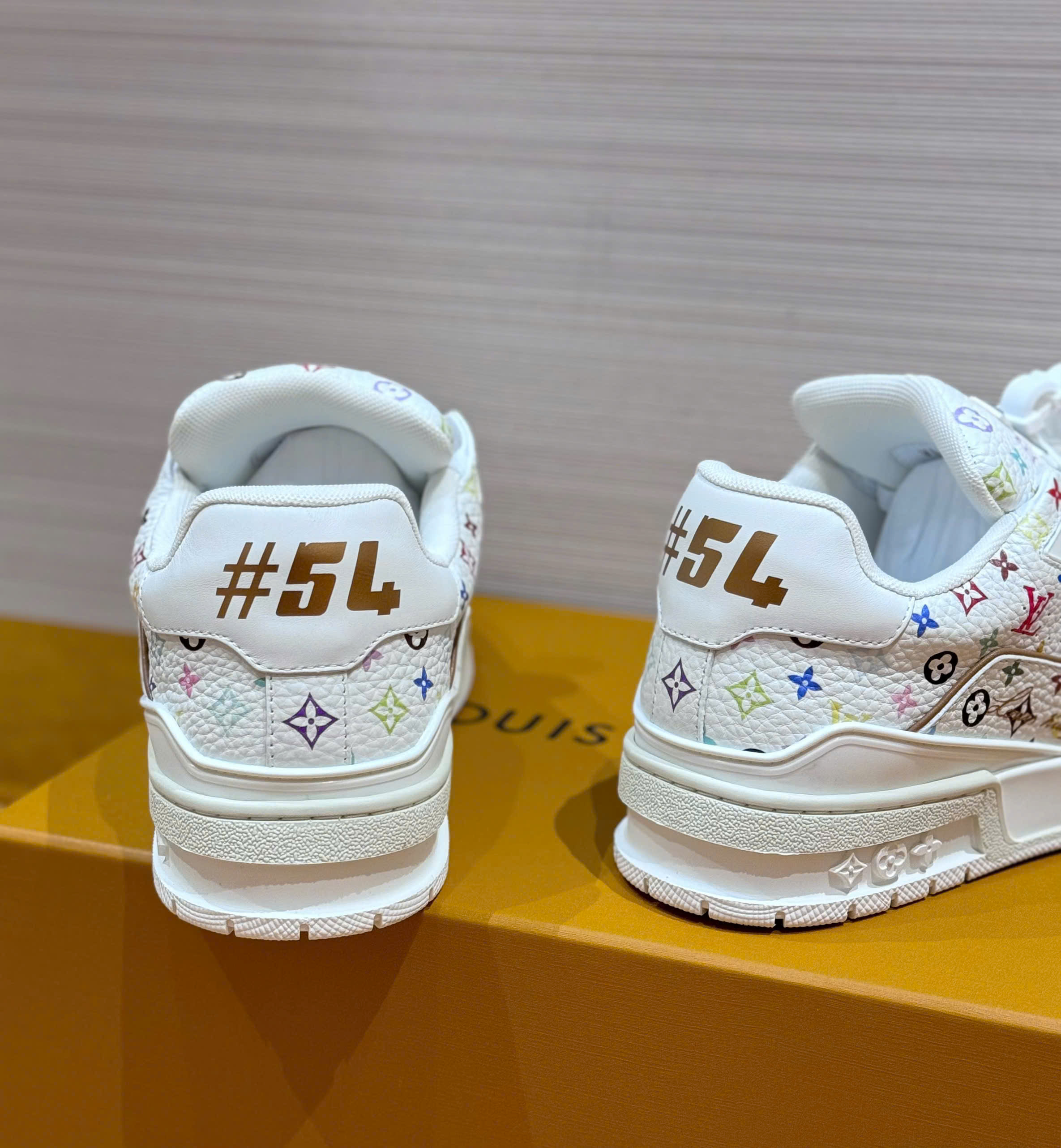 Giày sneaker Louis Vuitton LV Trắng họa tiết hoa vân logo màu sắc full Like Auth Fullbox Phụ Kiện DDT
