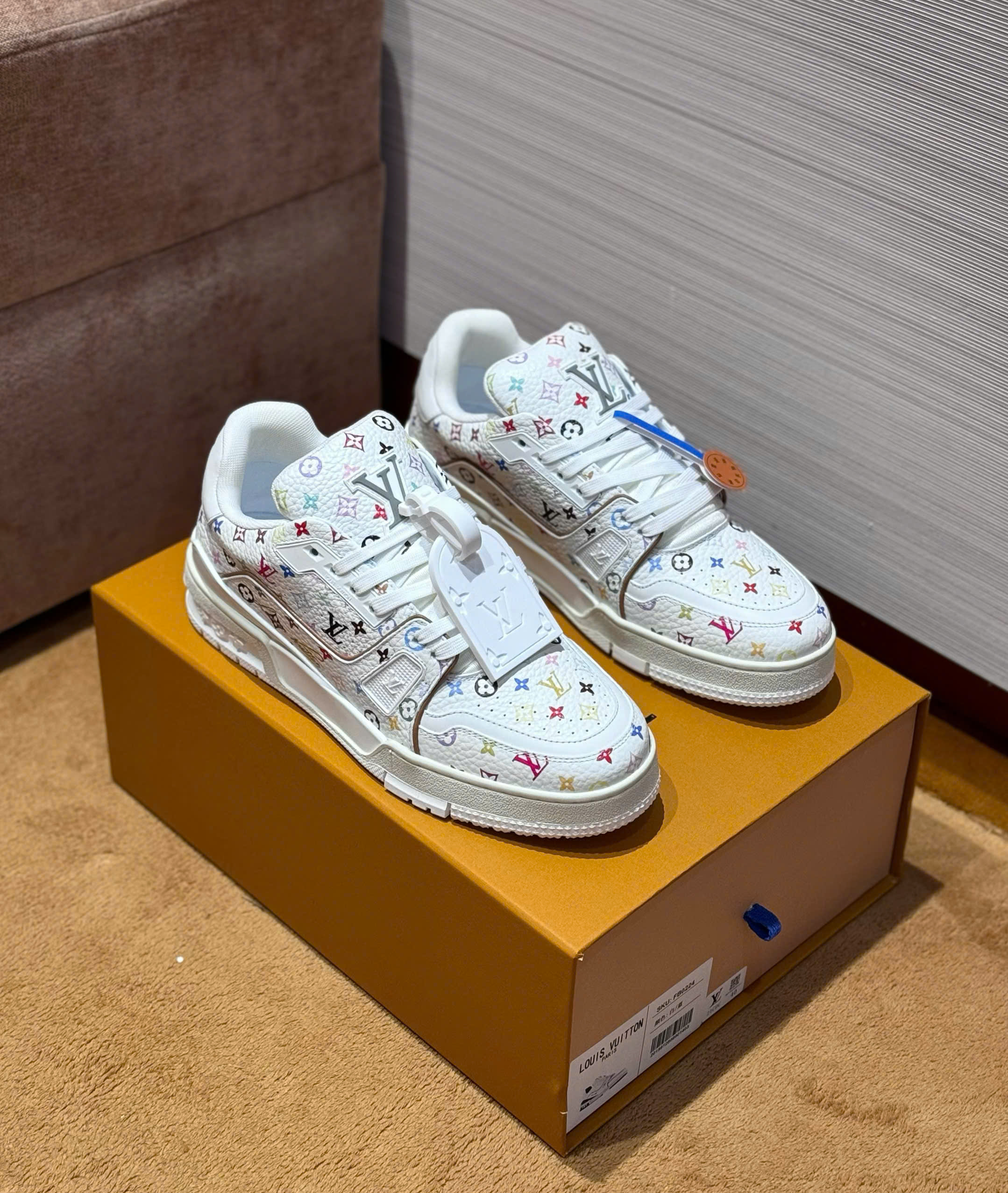 Giày sneaker Louis Vuitton LV Trắng họa tiết hoa vân logo màu sắc full Like Auth Fullbox Phụ Kiện DDT