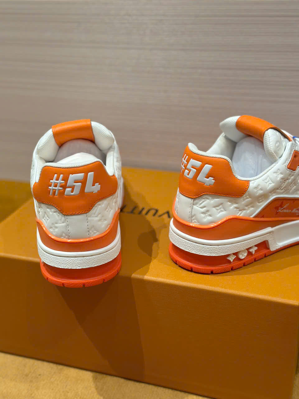 Giày sneaker Louis Vuitton LV Trắng phối Cam Like Auth Fullbox Phụ Kiện DDT