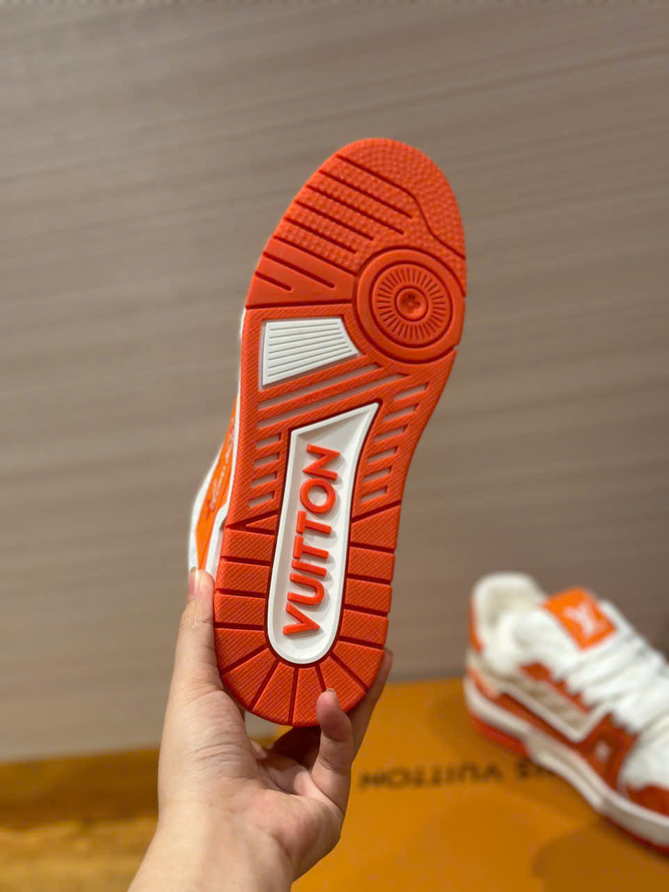 Giày sneaker Louis Vuitton LV Trắng phối Cam Like Auth Fullbox Phụ Kiện DDT