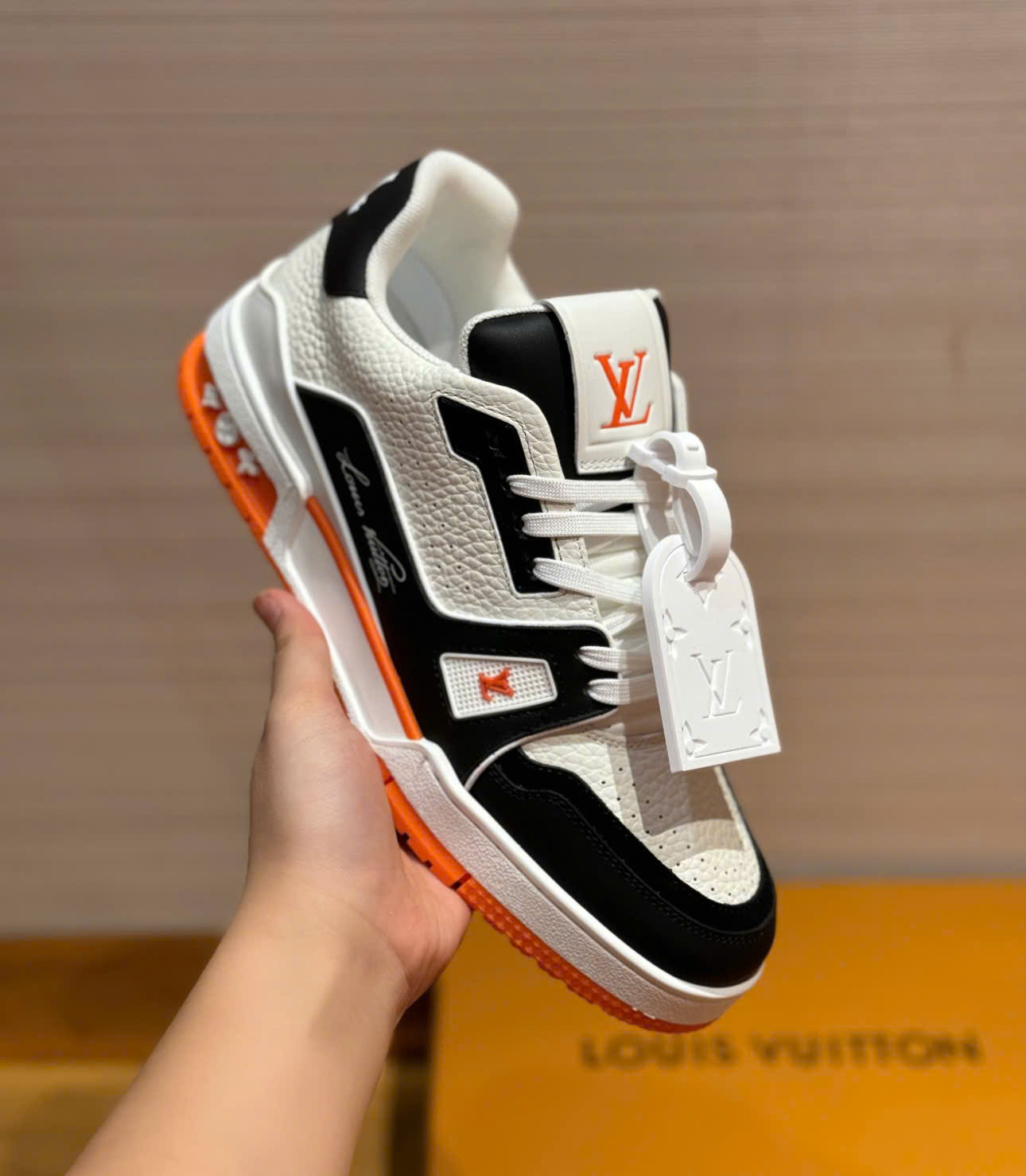 Giày sneaker Louis Vuitton LV Trắng phối màu Đen Cam Like Auth Fullbox Phụ Kiện DDT
