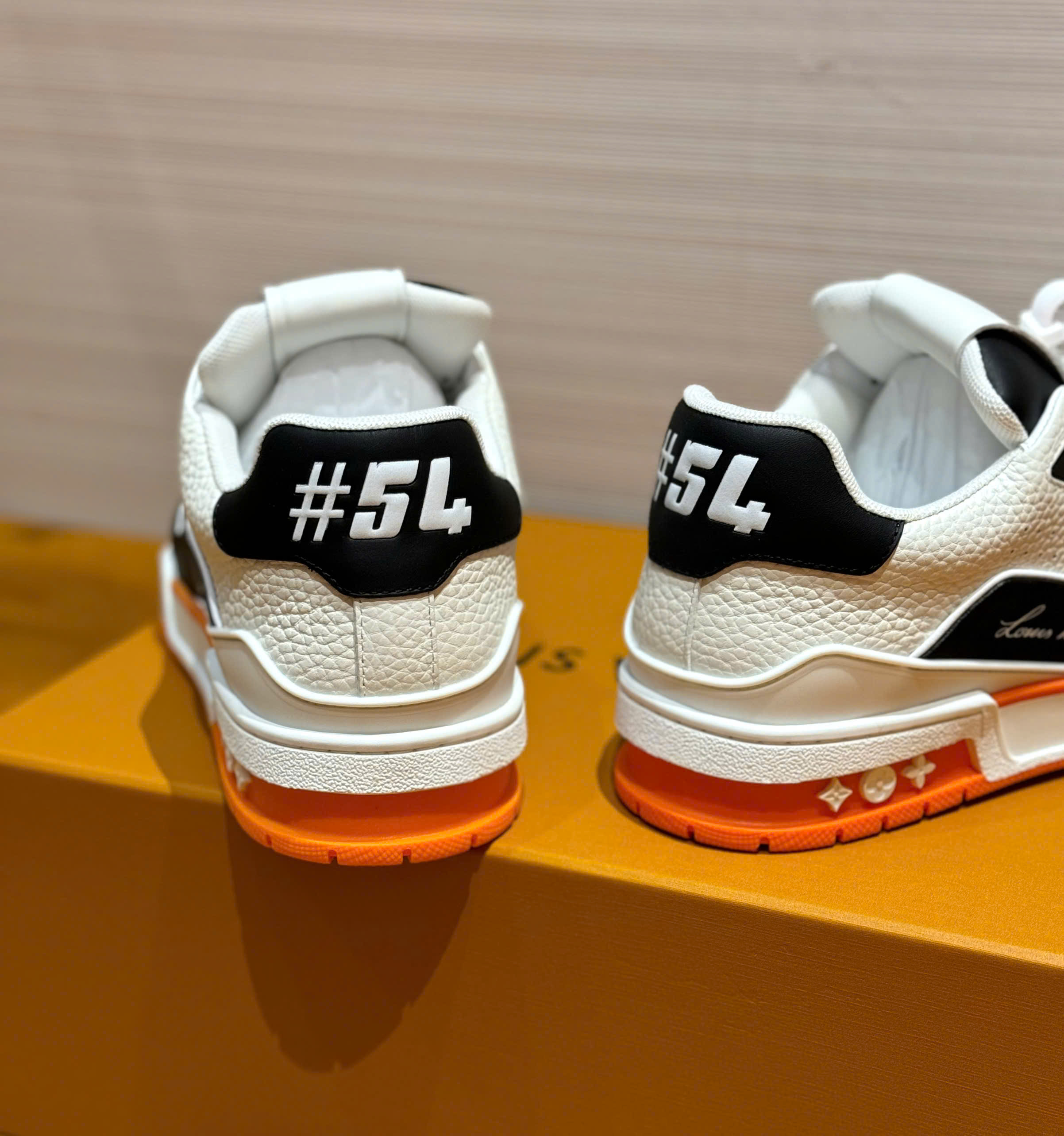 Giày sneaker Louis Vuitton LV Trắng phối màu Đen Cam Like Auth Fullbox Phụ Kiện DDT