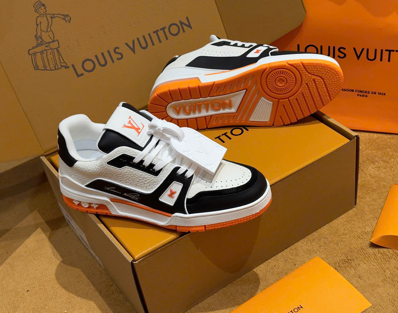Giày sneaker Louis Vuitton LV Trắng phối màu Đen Cam Like Auth Fullbox Phụ Kiện DDT