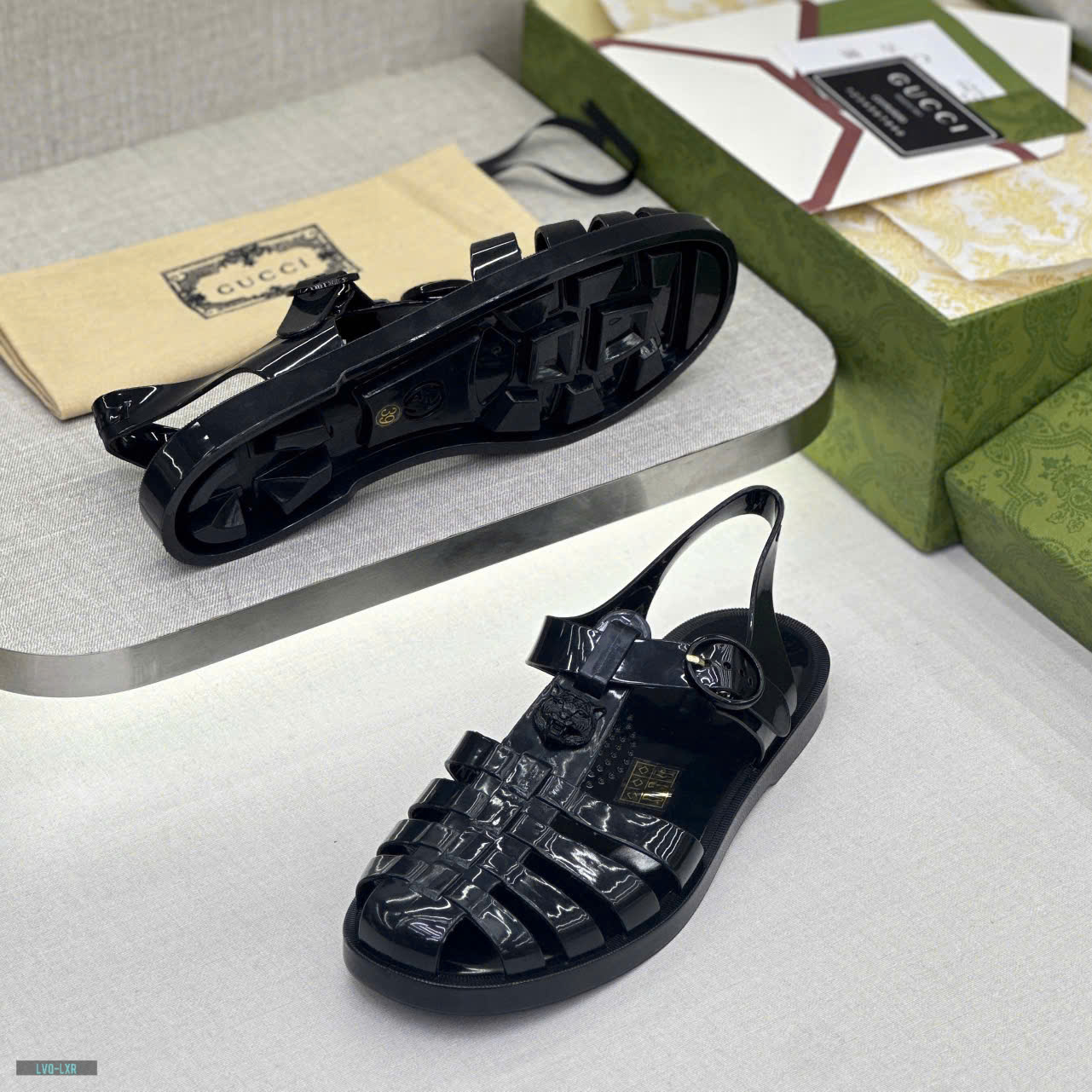 Dép rọ sandal Gucci GC Đen bóng trơn logo Hổ nổi Like Auth on web fullbox bill thẻ LVQ
