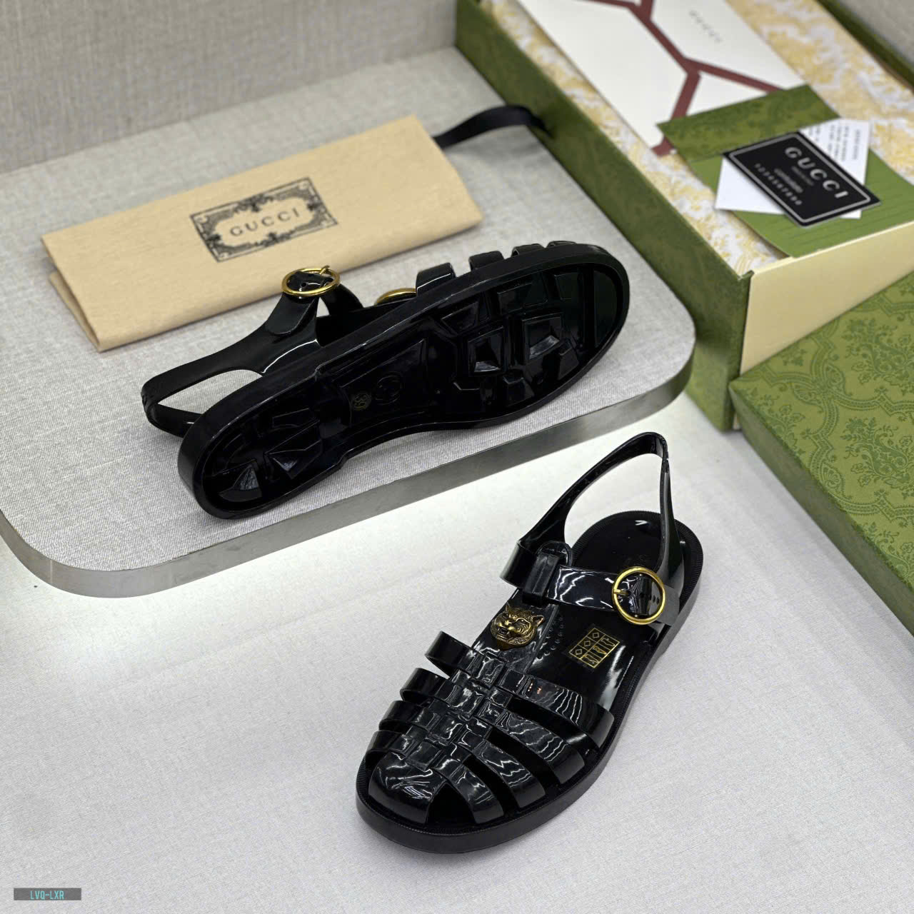 Dép rọ sandal Gucci GC Đen bóng trơn logo Hổ kim loại nổi Like Auth on web fullbox bill thẻ LVQ