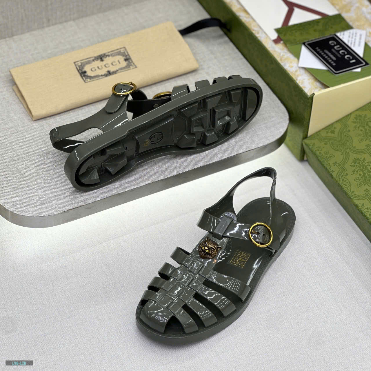 Dép rọ sandal Gucci GC Xanh rêu bóng trơn logo Hổ kim loại nổi Like Auth on web fullbox bill thẻ LVQ